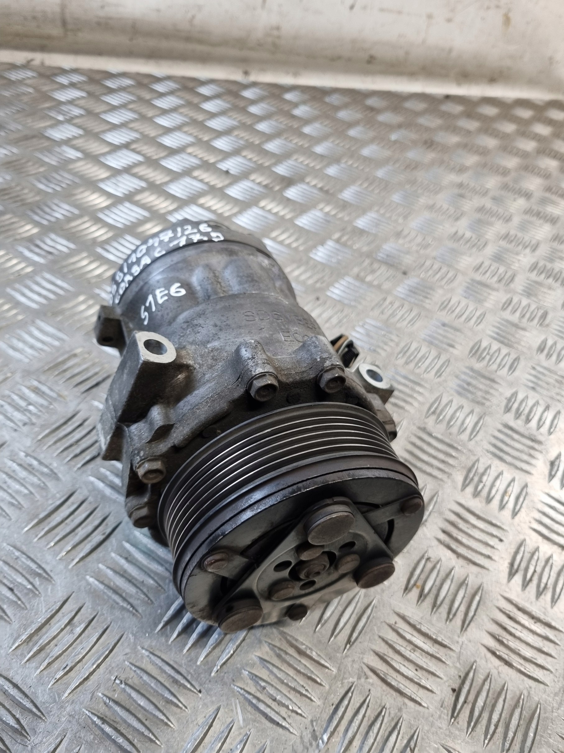 compressor; compressor of the air conditioning OPEL CORSA C 1.7 D 24421642