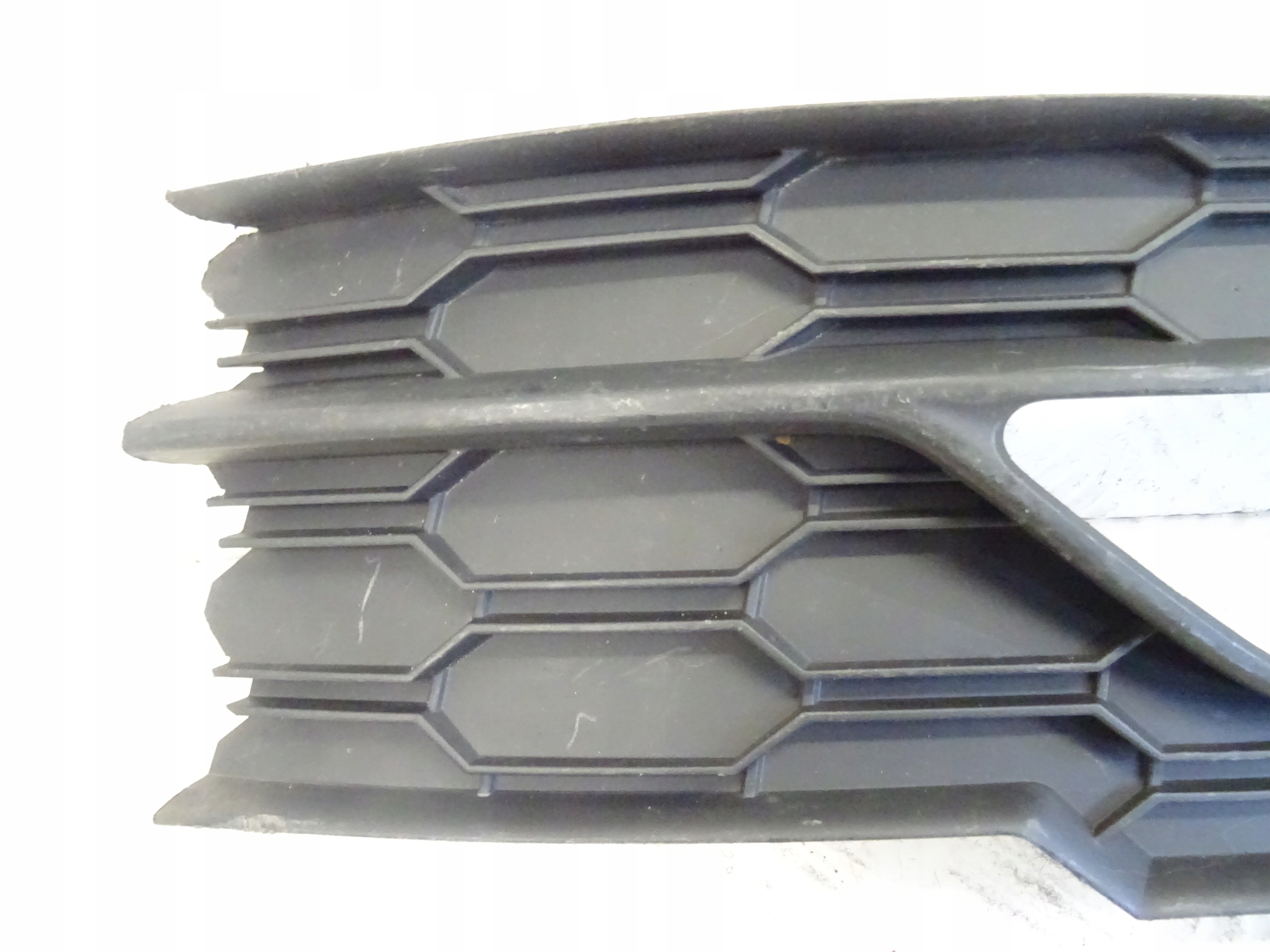 grid of a bumper front front right SKODA OCTAVIA IV 5E3807682
