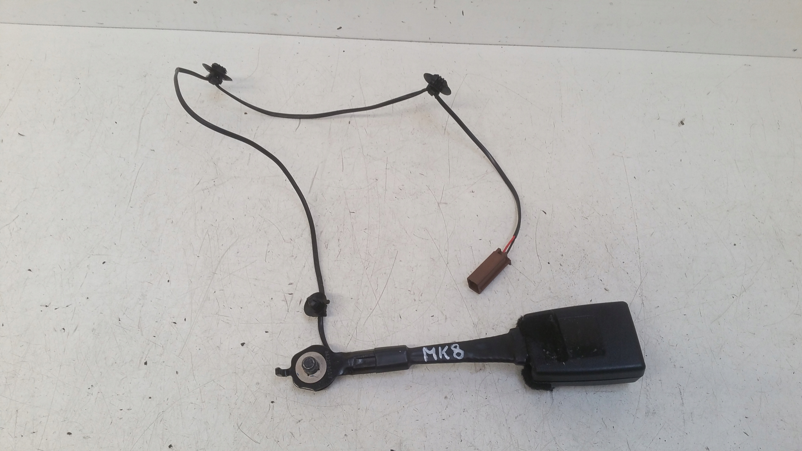 Fixation arbre ceintures sécurité H1BBB61208AC Ford Fiesta MK8