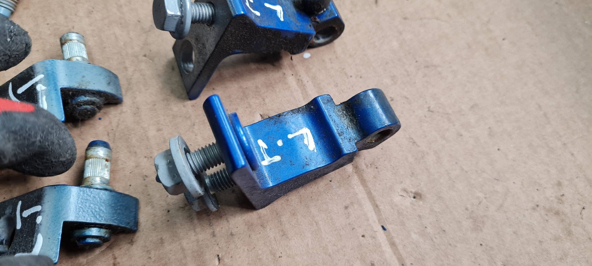 A6 C7 4G S6 hinge hinges door left left rear part rear. KOMPLET