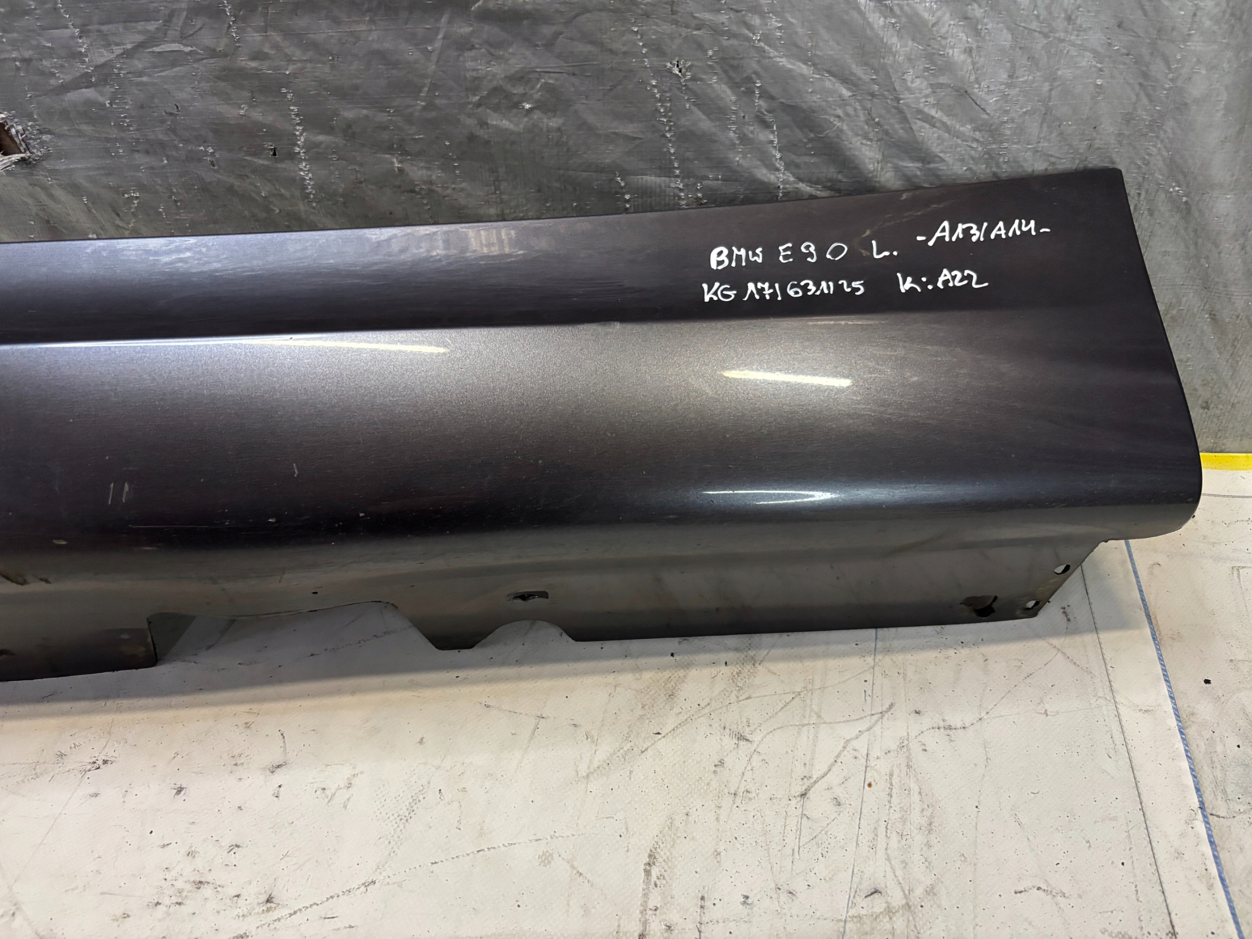 moulding threshold left BMW E90 7906507 k: A22