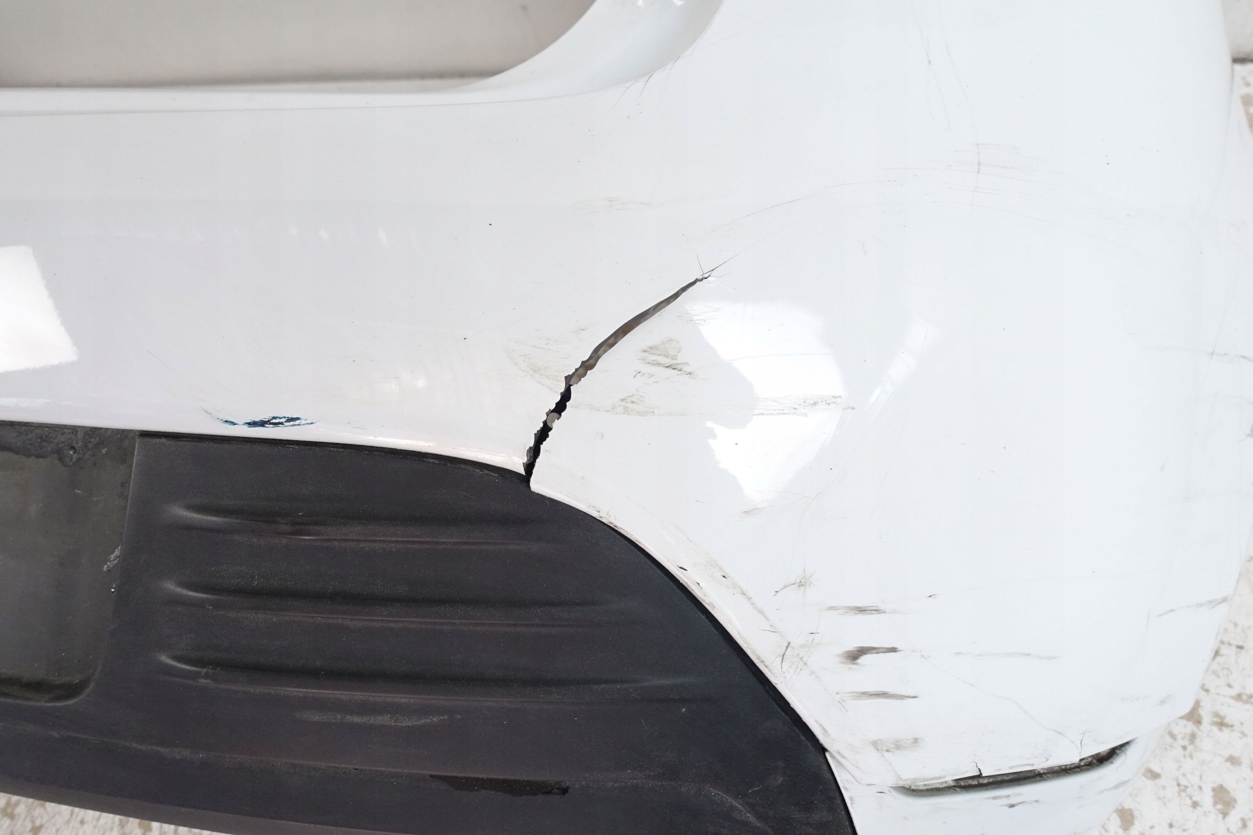 RENAULT CLIO IV HB 2012- bumper rear part rear 850225639R
