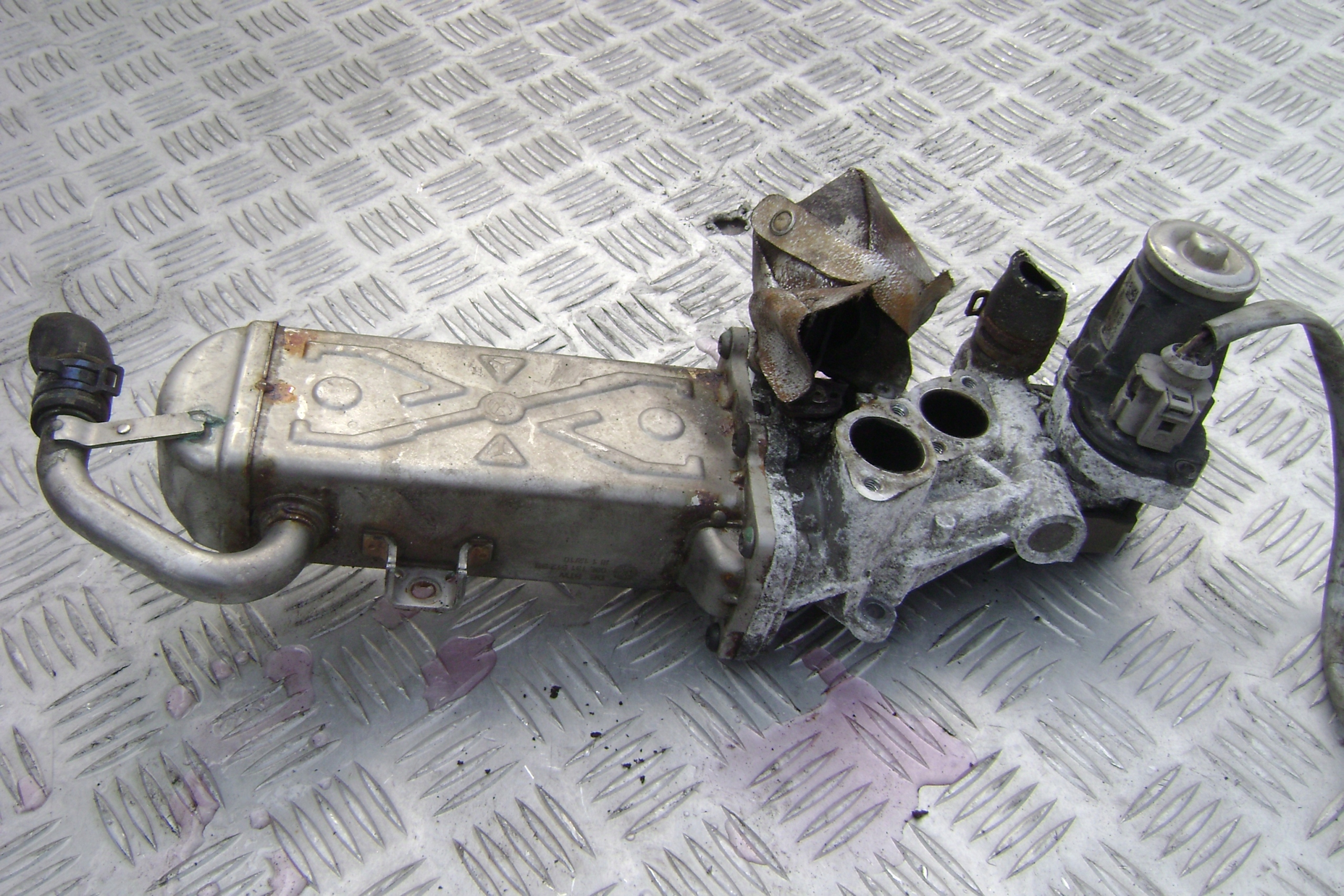 VW PASSAT B7 2.0 TDI-радиатор выхлопных газов 03L130512BB