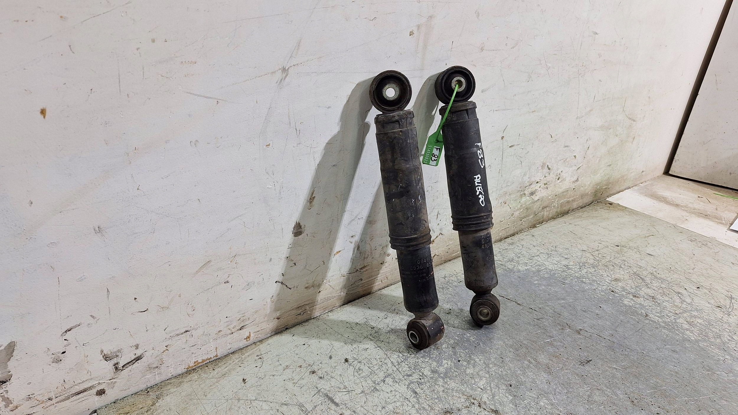 STOSSDÄMPFER RECHTS LINKS HECK KPL FORD KA MK2