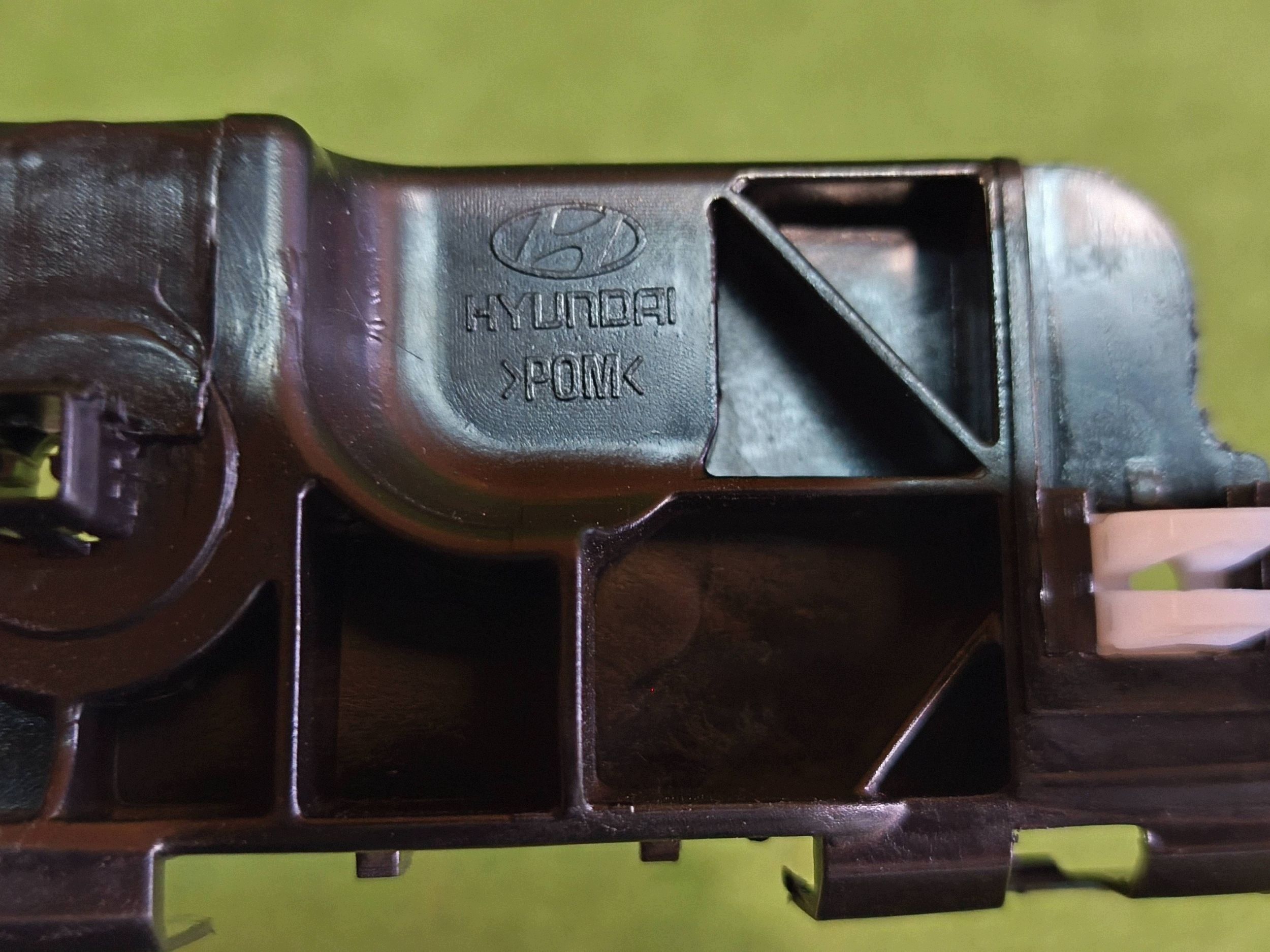 holder of a bumper front left HYUNDAI IX35 12