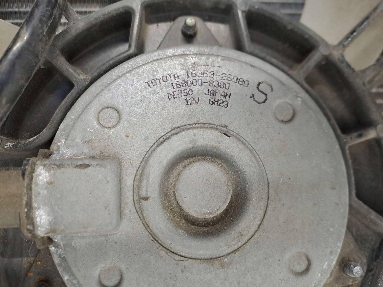 chladiče ventilátor Toyota RAV4 III 2,2 DCAT