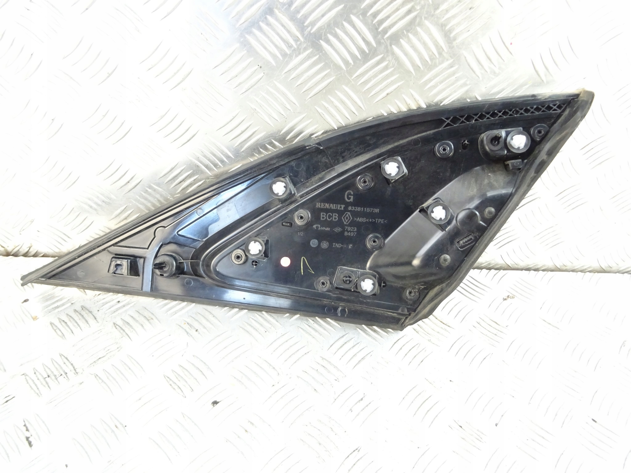 RENAULT MEGANE V E-TECH moulding for fender left 833811573