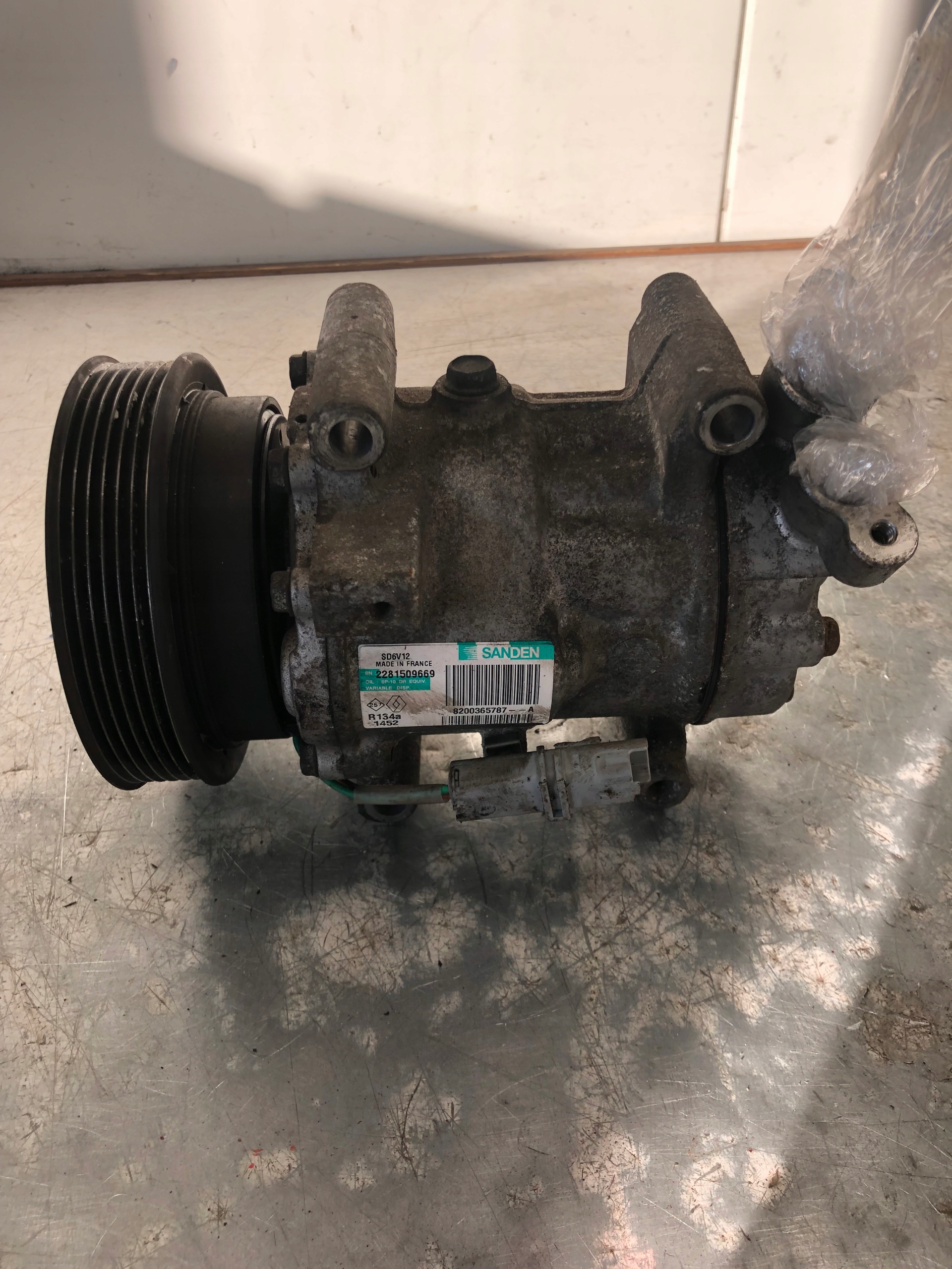compressor compressor; of the air conditioning RENAULT MODUS 8200365787