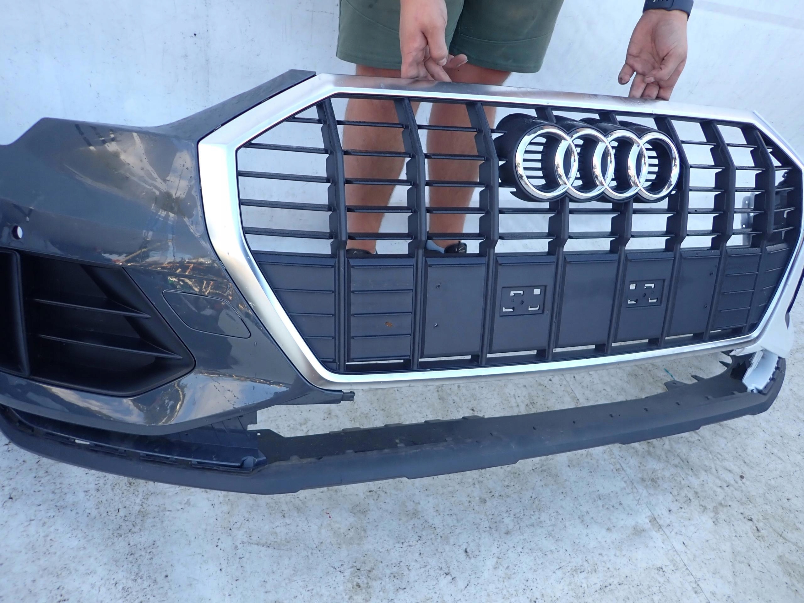 AUDI Q3 II 83A 18- bumper front front PDC