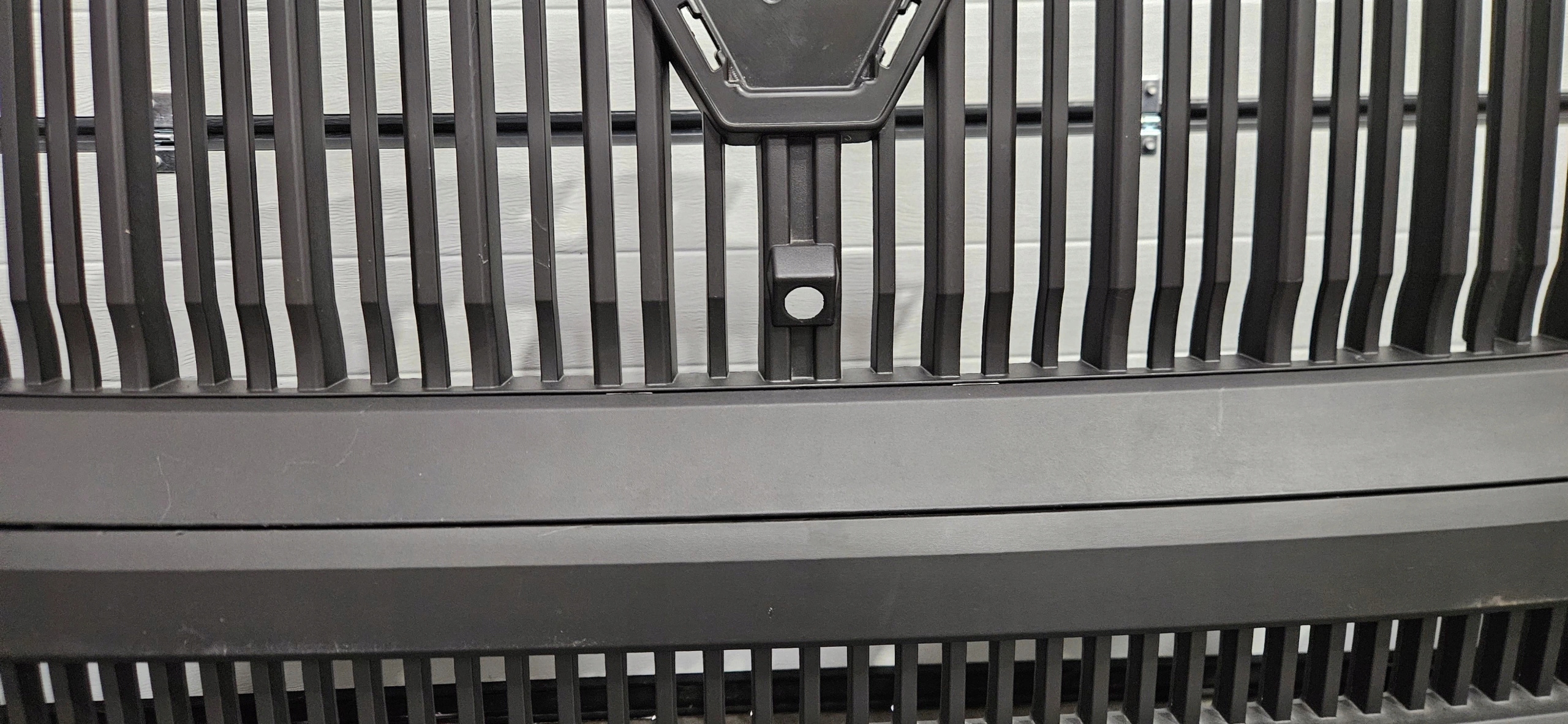 front bumper grille RENAULT MASTER IV V 24- original 622541366R