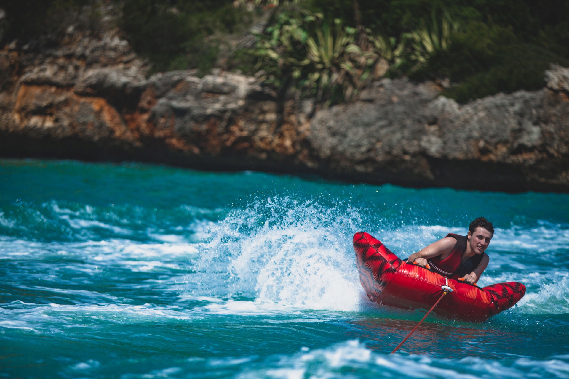KOŁO JOBE HYDRA 1 OSOBOWE ZESTAW PŁYWADŁO HOLOWANE do ciągania 1 osoby Kolor dominujący pomarańcze i czerwienie