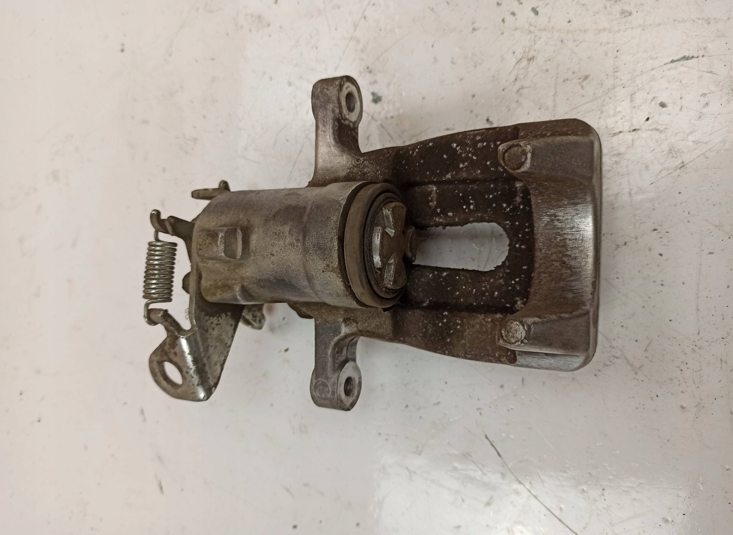 ZACISK HAMULCA PRAWY TYŁ RENAULT MEGANE Producent części Renault OE