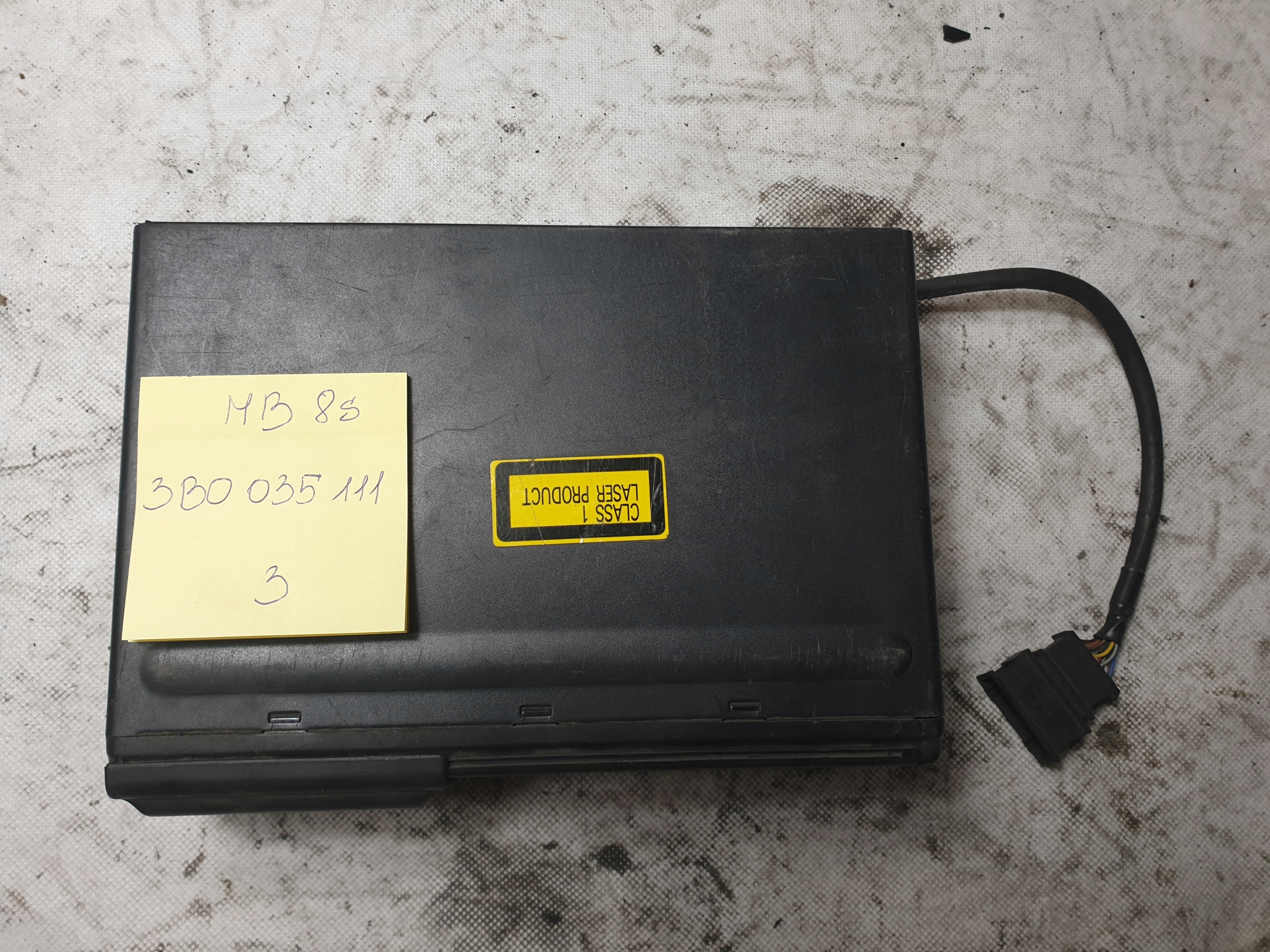 VW PASSAT B5 ZMIENIARKA PŁYT CD 3B0035111