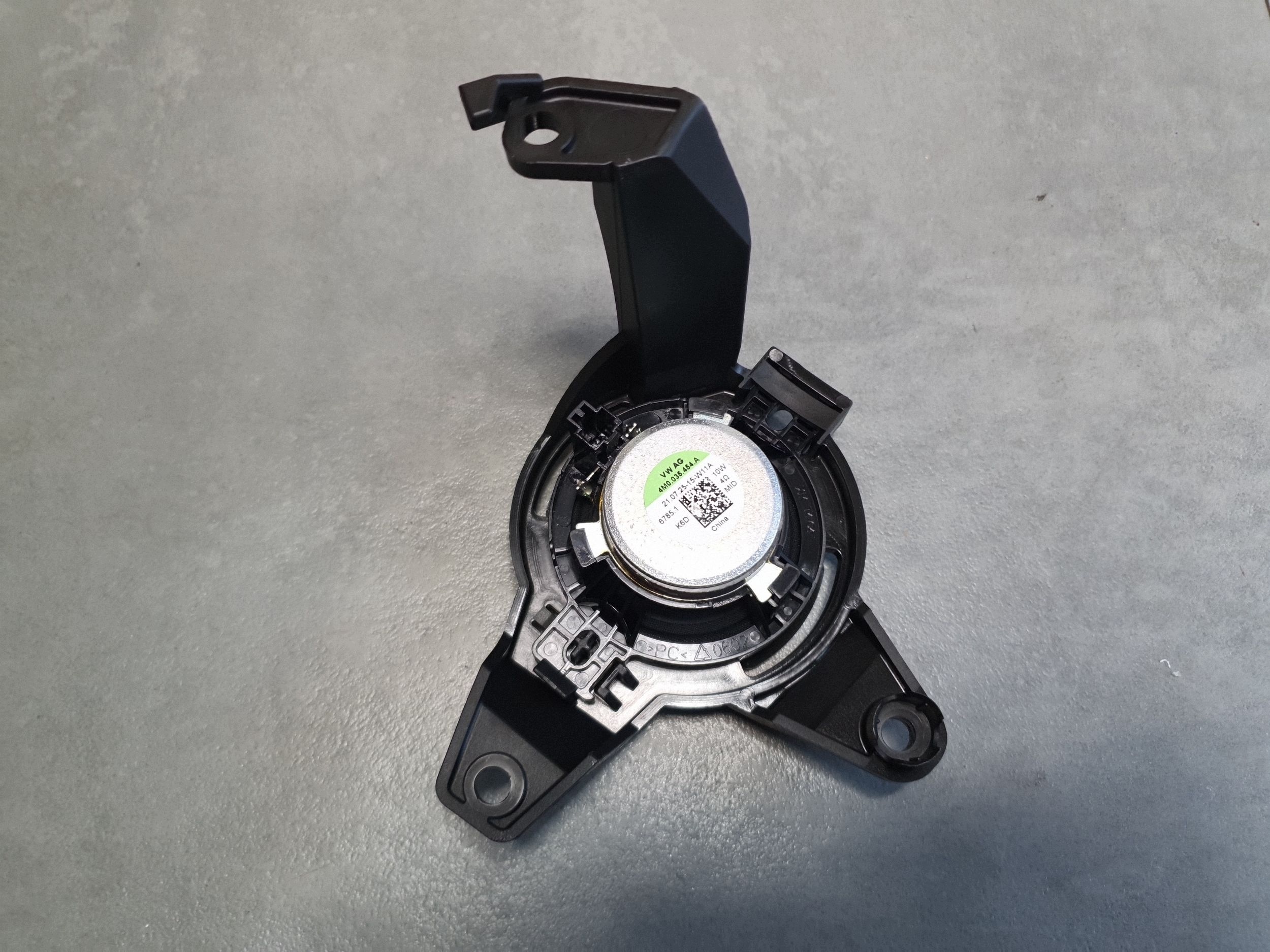 Audi A3 8Y speaker centralny 4M0035454A
