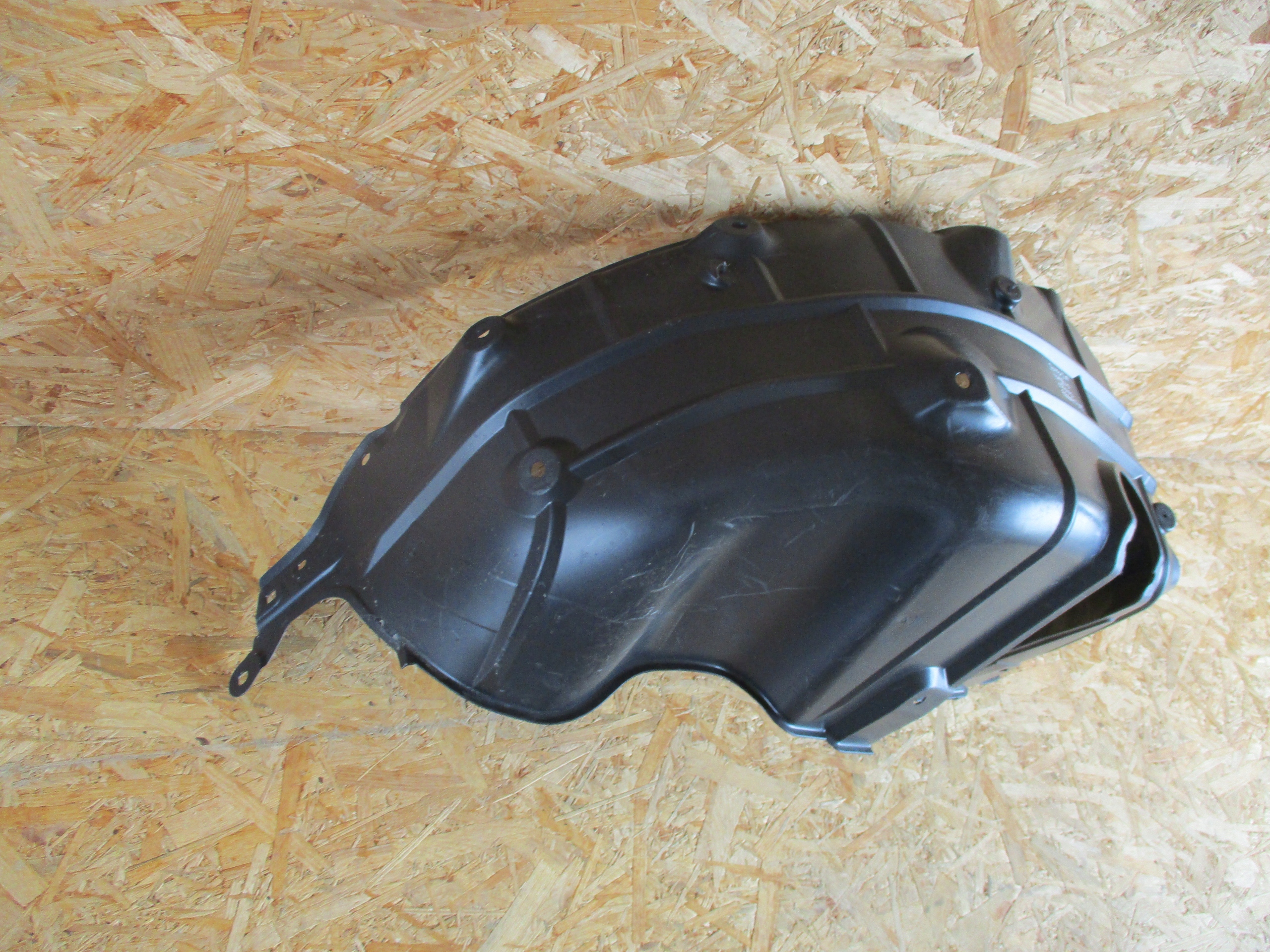 mudguard right rear. TOYOTA YARIS CROSS 20