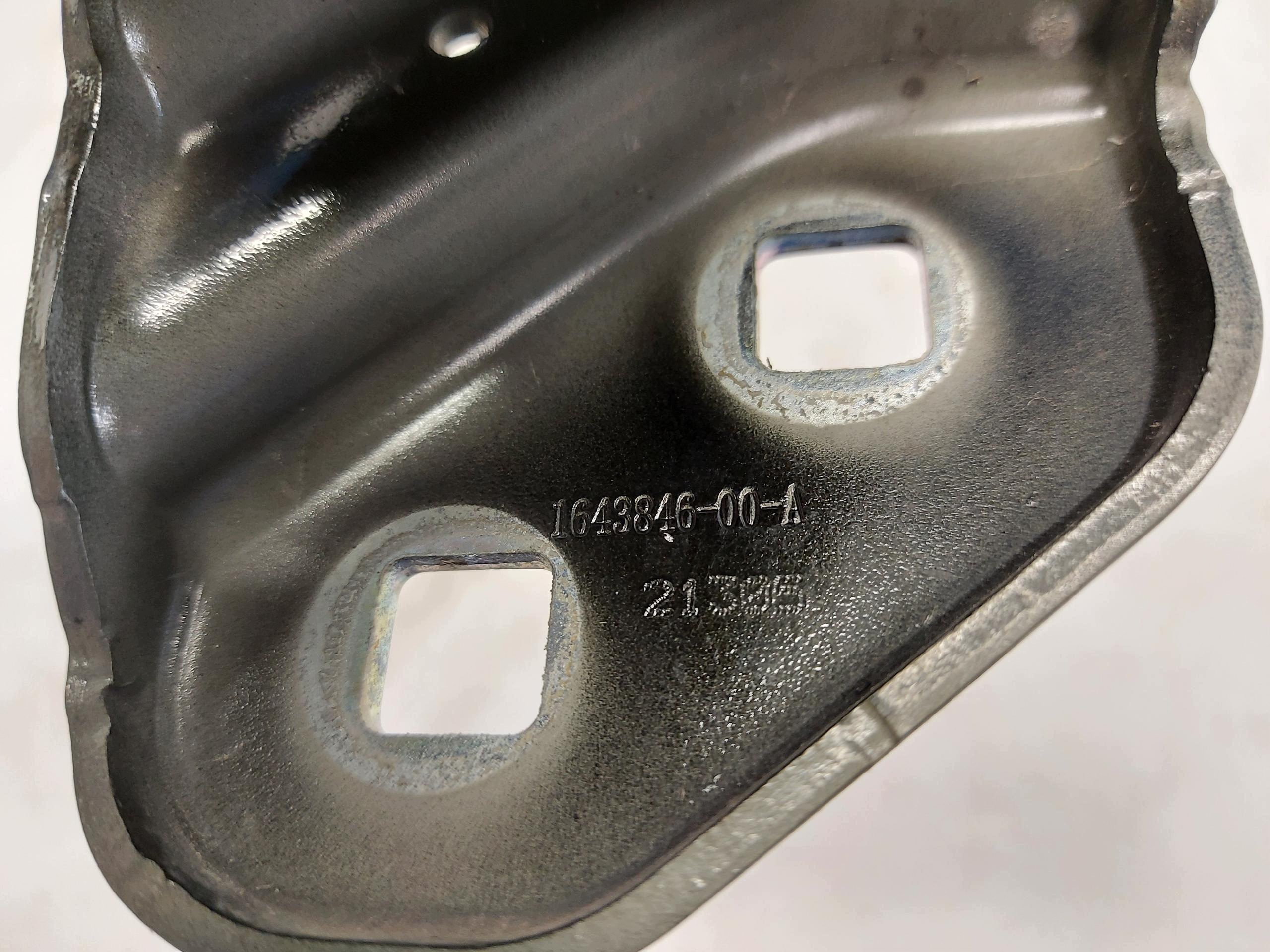 TESLA MODEL 3 2022r hinge bonnets front left 1643846-00-A