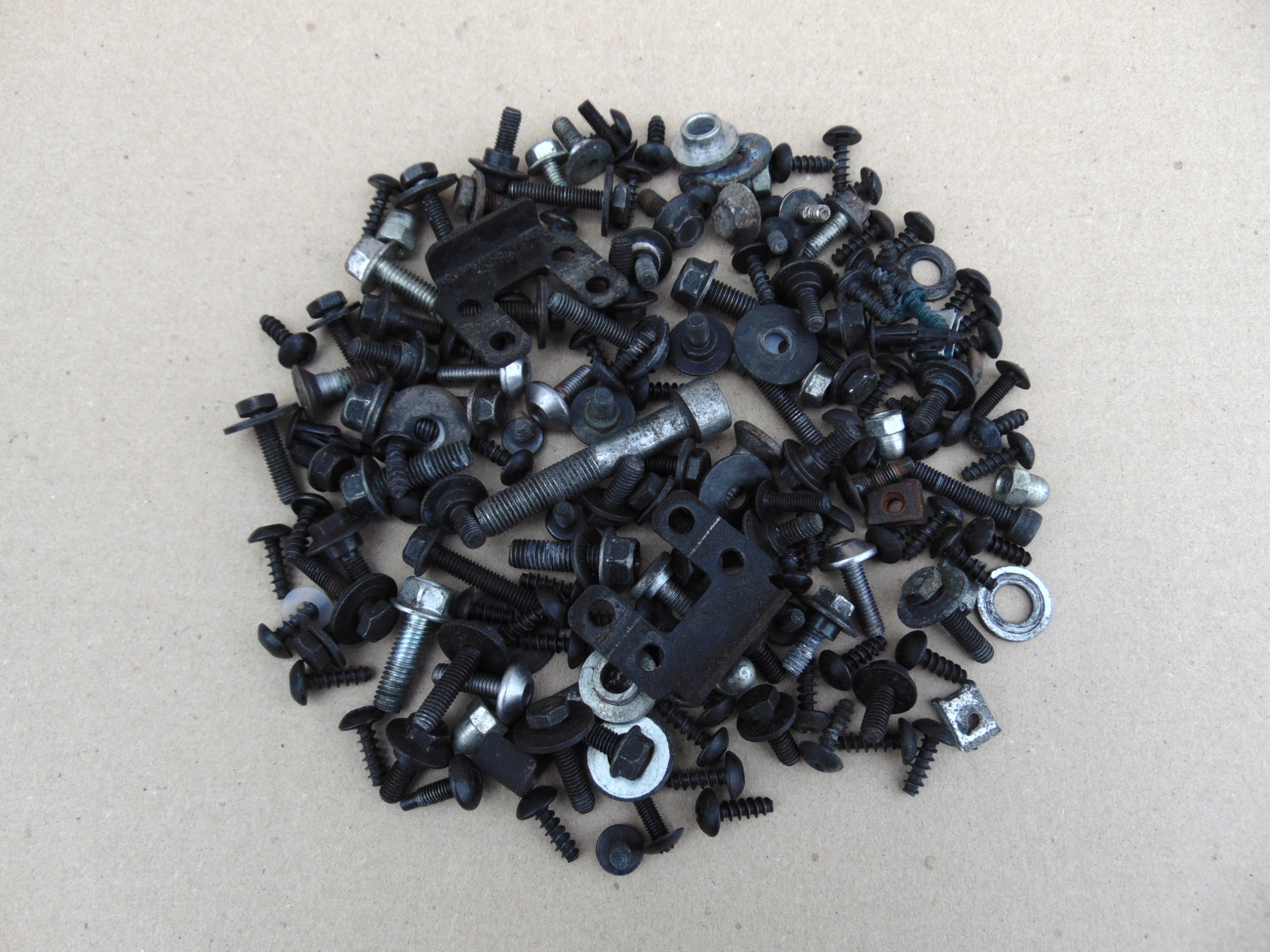 YAMAHA X-MAX 125 14-17 ŚRUBY WKRĘTY Z DEMONTAŻU