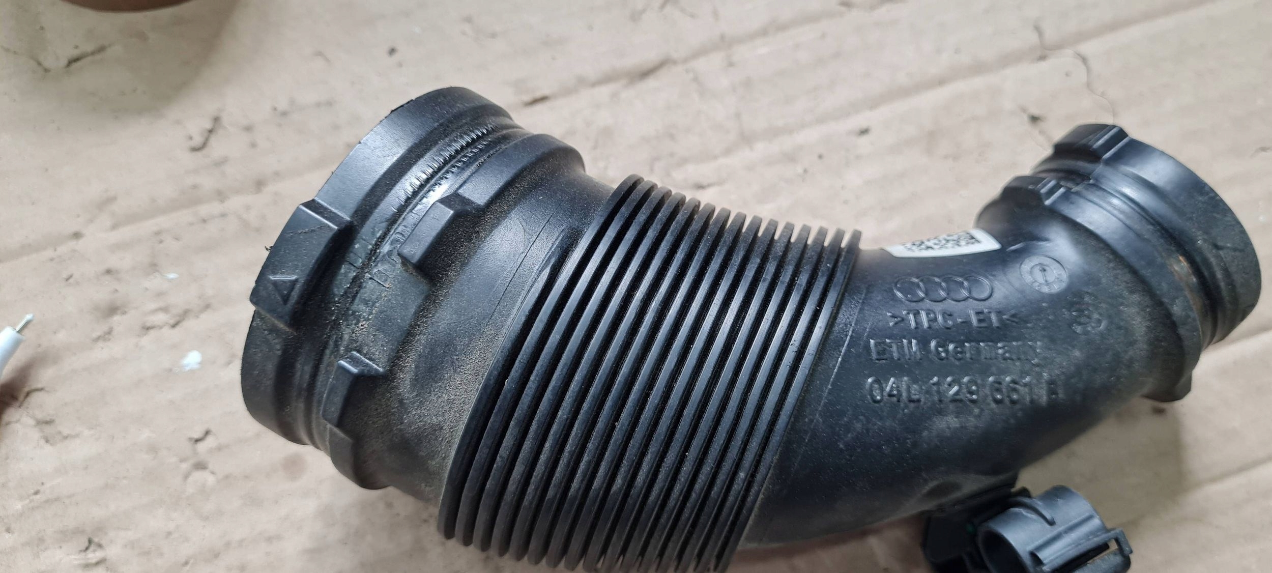 A4 B9 8W saugrohr luft Turbolader 2.0 TDI 04L129661B