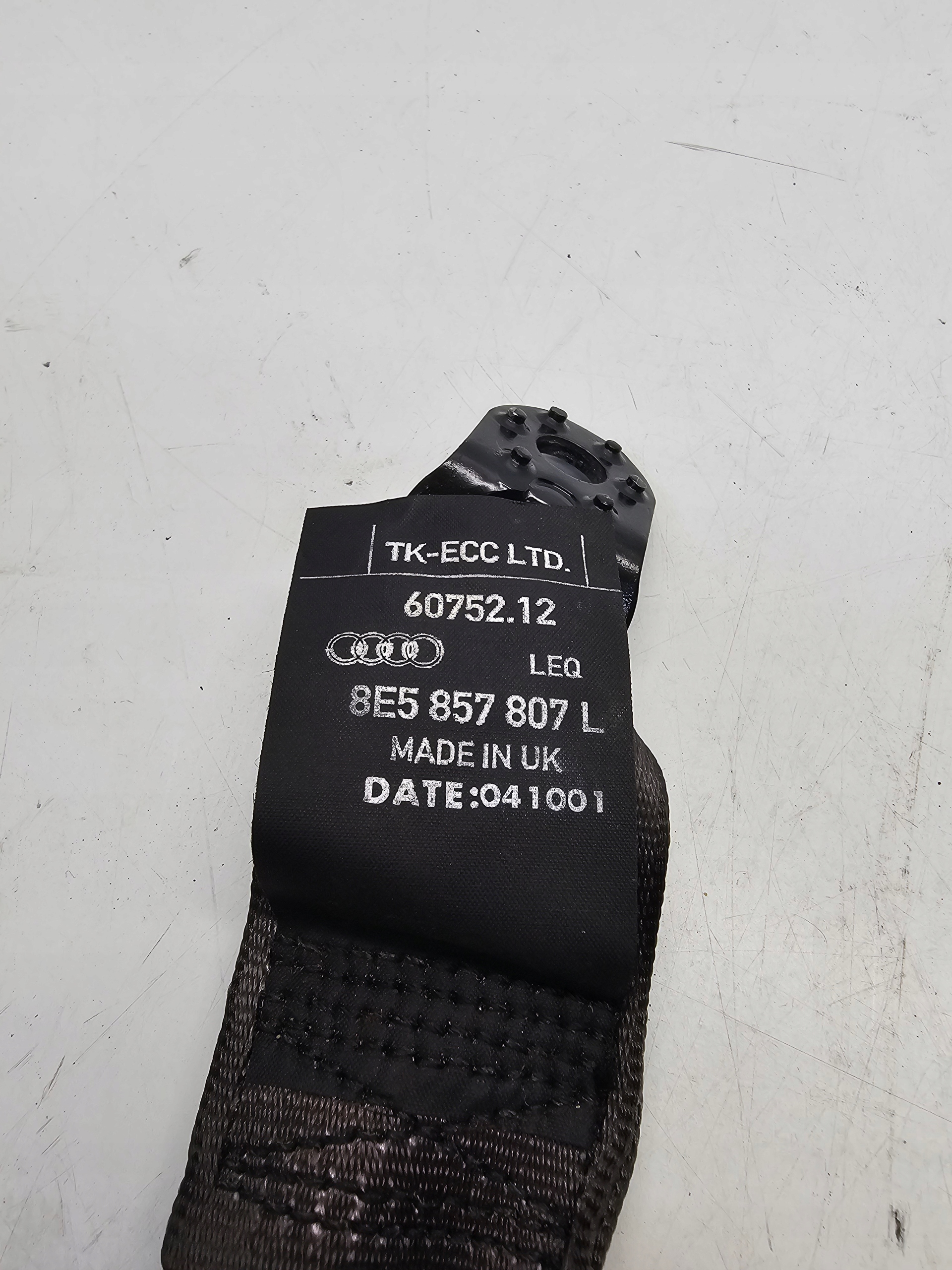 Gurten Sicherheits mitte heck AUDI A4 B6 B7 8E5857807L LEQ CIEMNO grau
