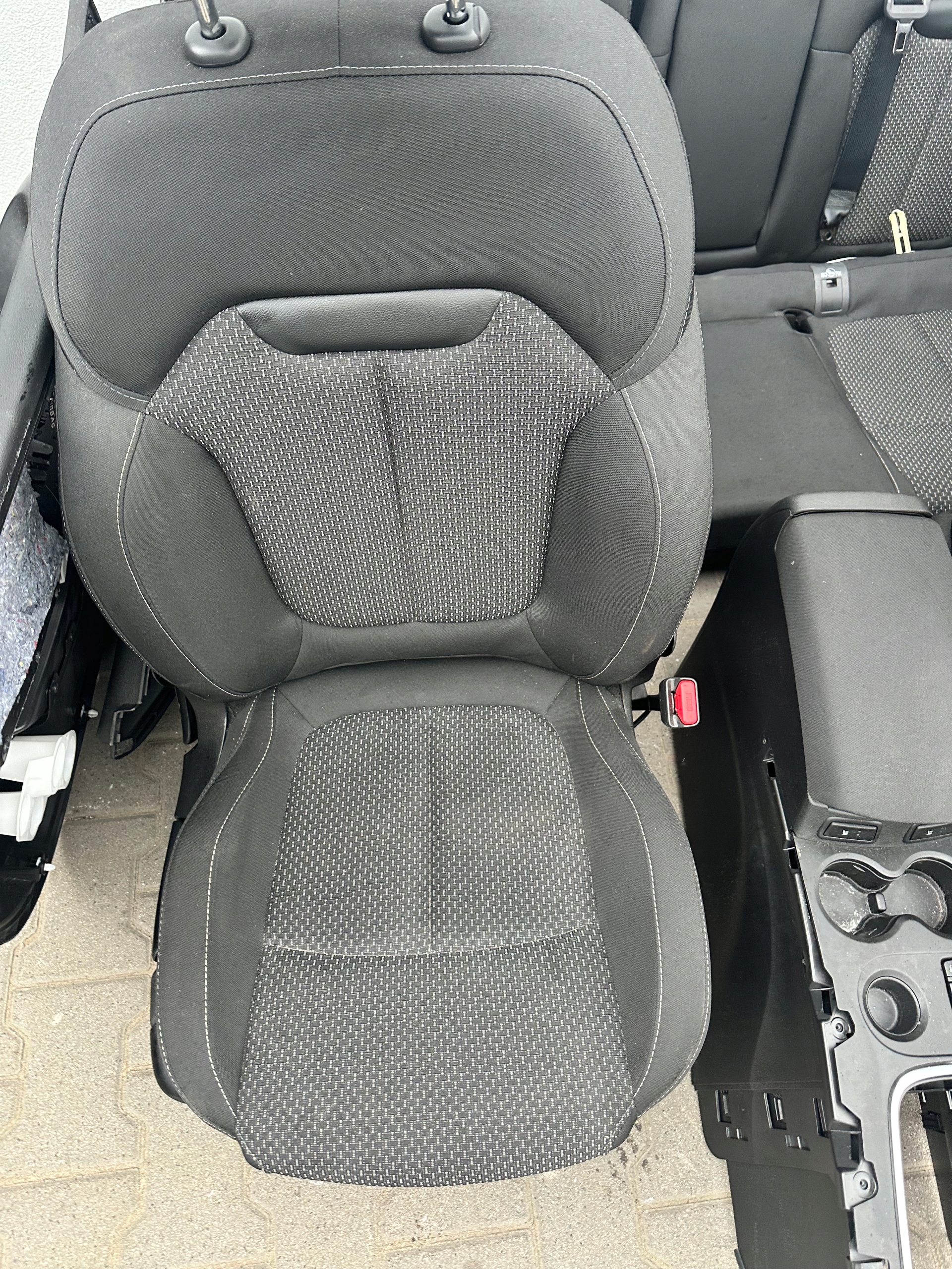 KADJAR FOTELE KOMPLET PODŁOKIETNIK TAPICERKI DRZWI GRZANE Producent części Renault OE