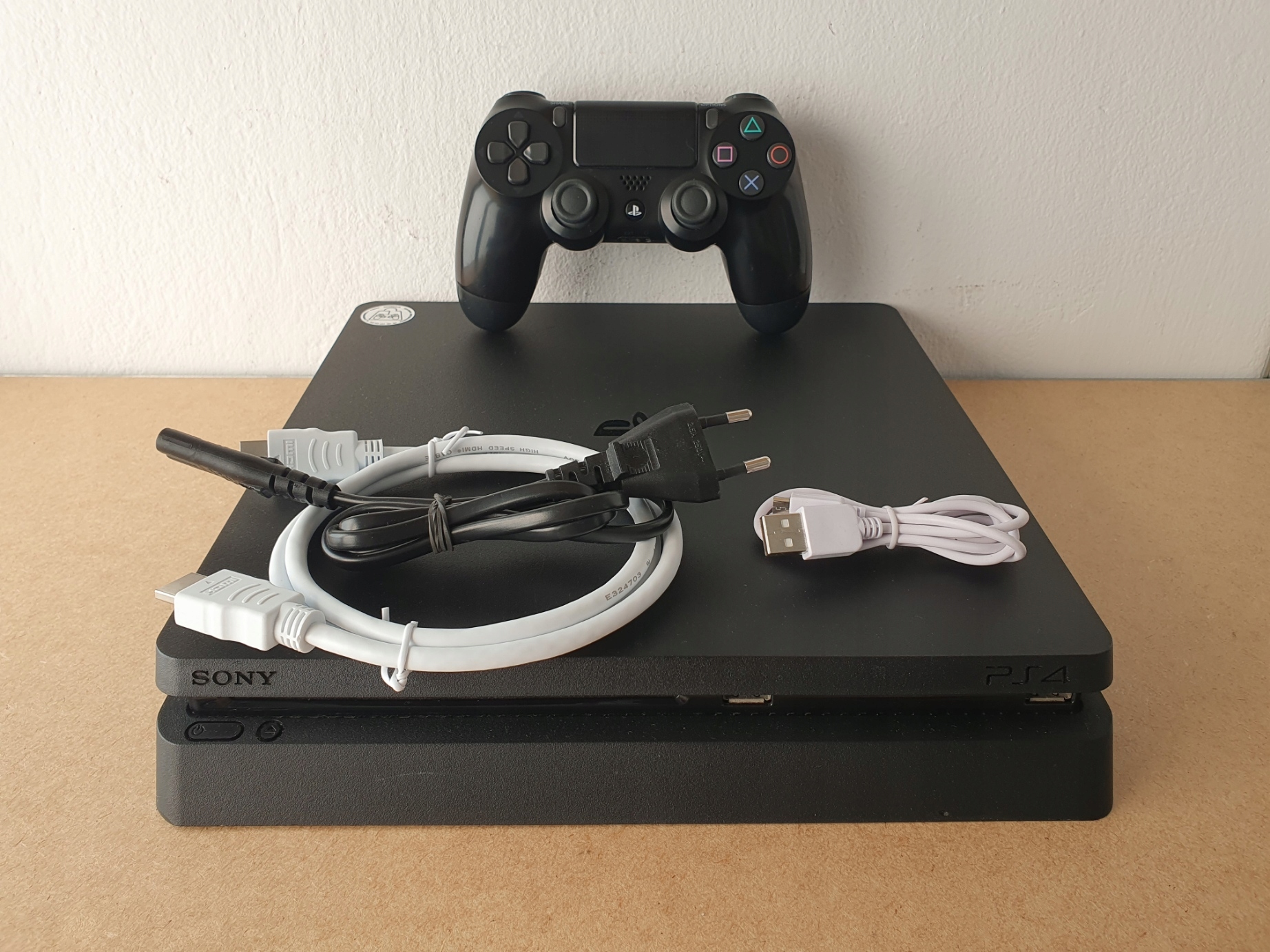 PS4 SLIM SONY PLAYSTATION 4 500GB + PAD + GRA GRA RATCHET&CLANK Wersja PlayStation 4 slim