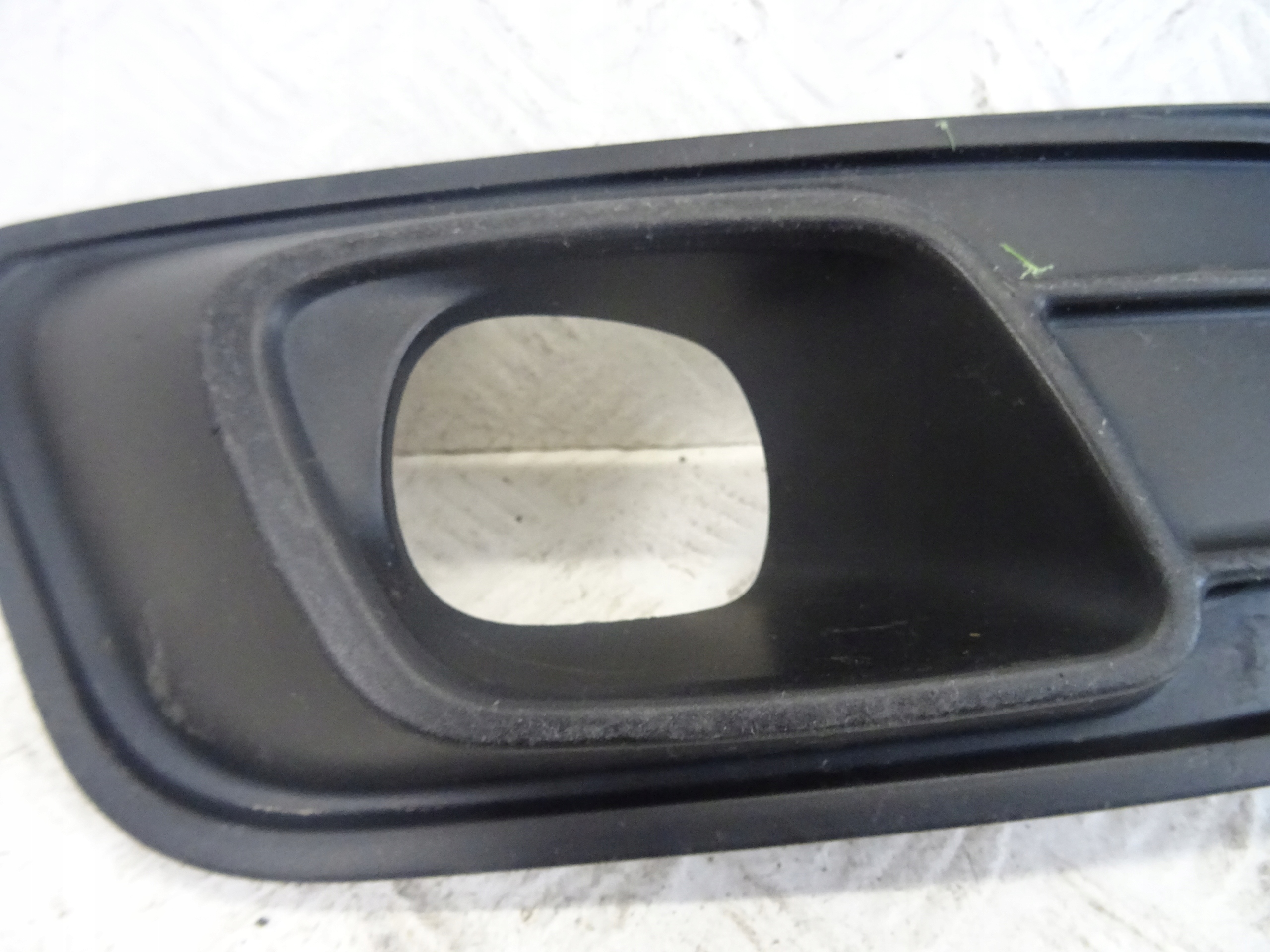 grid of a bumper front front left RENAULT CAPTUR and LIFT 261A39427R