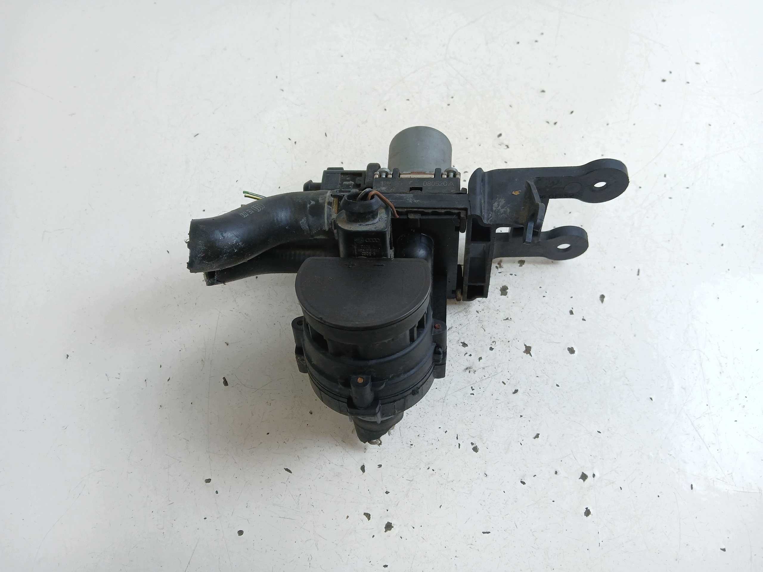 AUDI A6 C6 électrovalve d’eau 4F1959617B