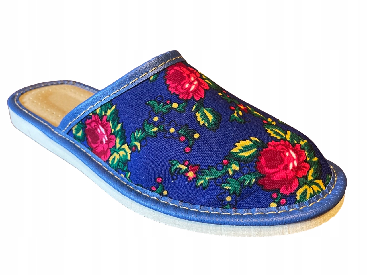 

Kapcie damskie z krytym noskiem, góralski wzór