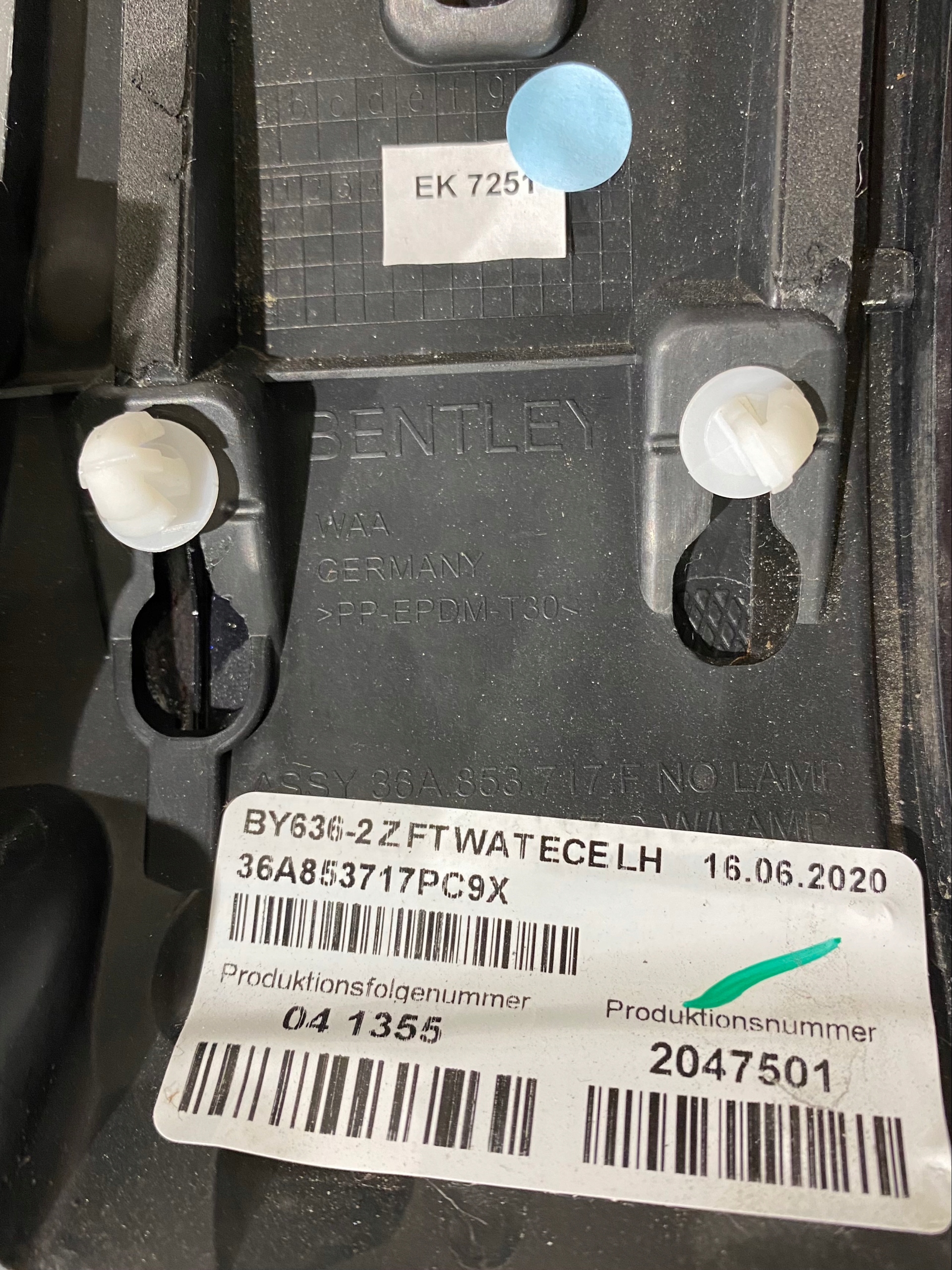 BENTLEY BENTAYGA GAUCHE MOULAGE AILE 36A853717F