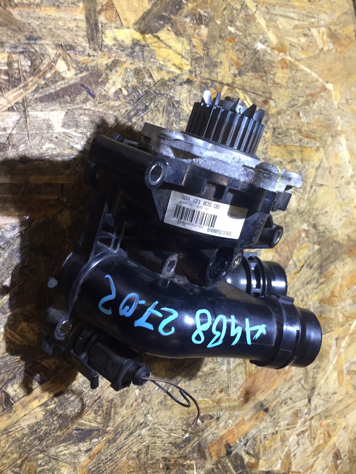 AUDI A4 B8 2.0 TFSI water pump 06H121026DD
