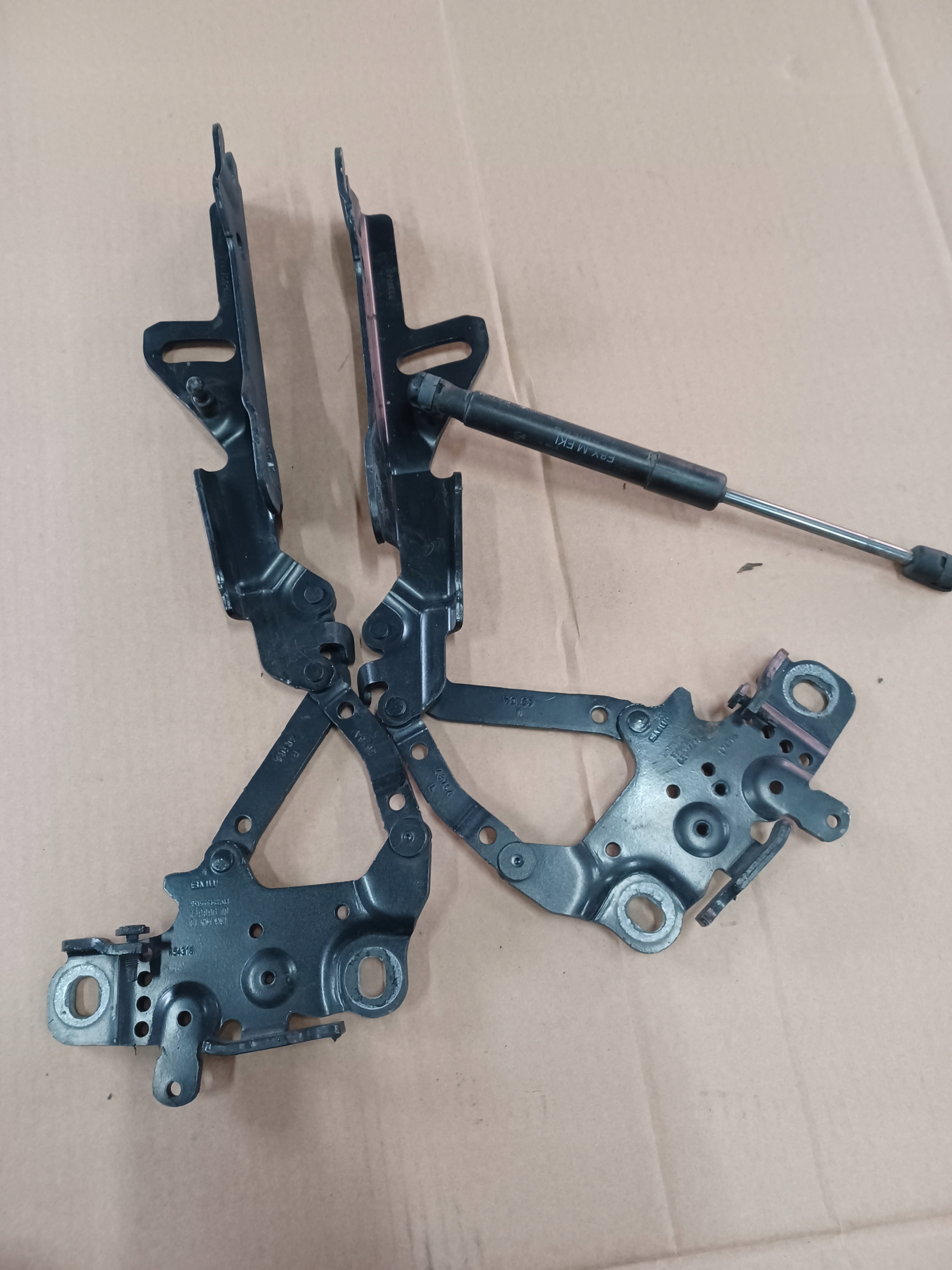 BMW F30 F31 F32 F80 ПЕТЛІ КАПОТУ