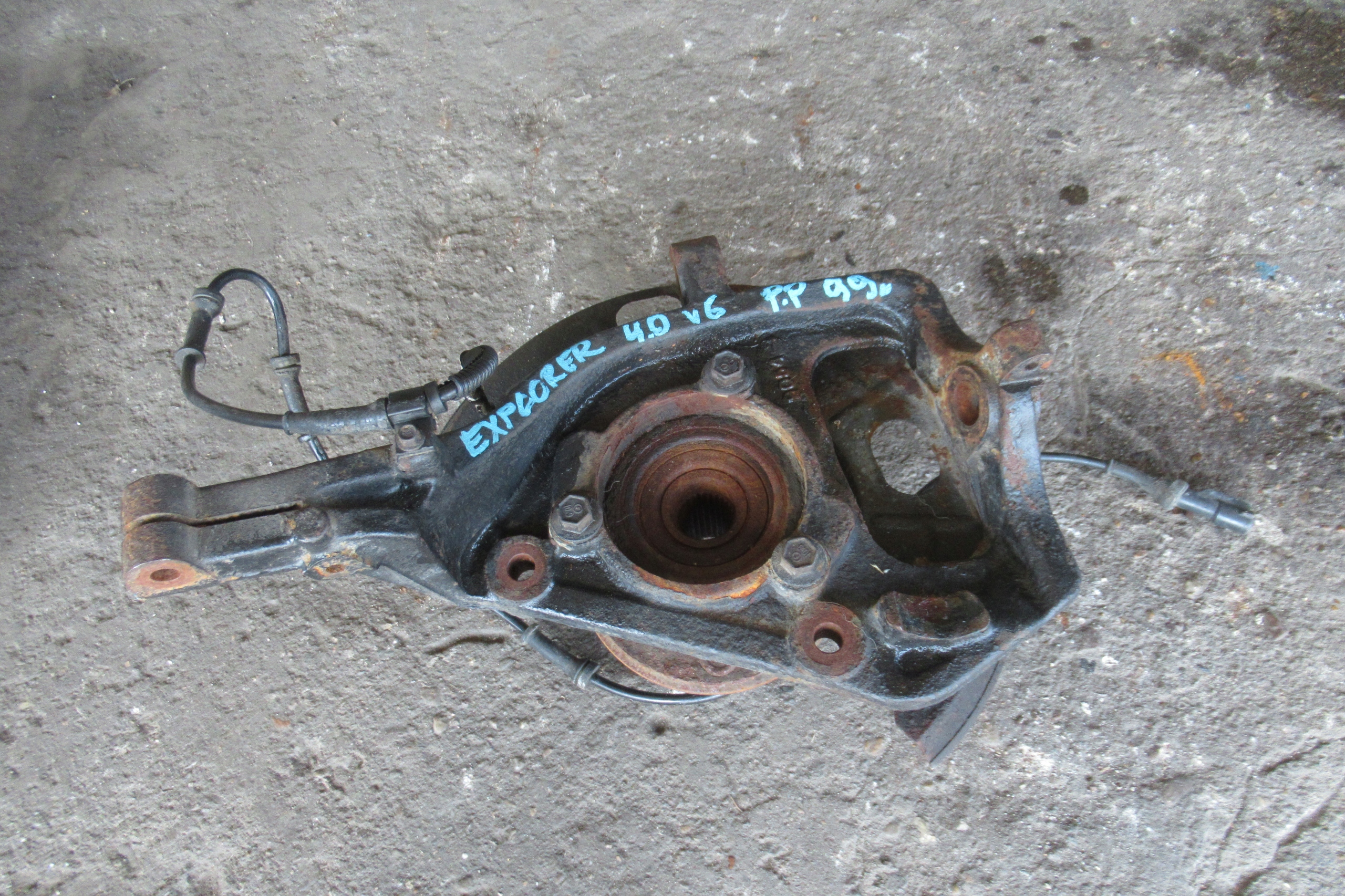 FORD EXPLORER 99R otoč čepu pravý předek