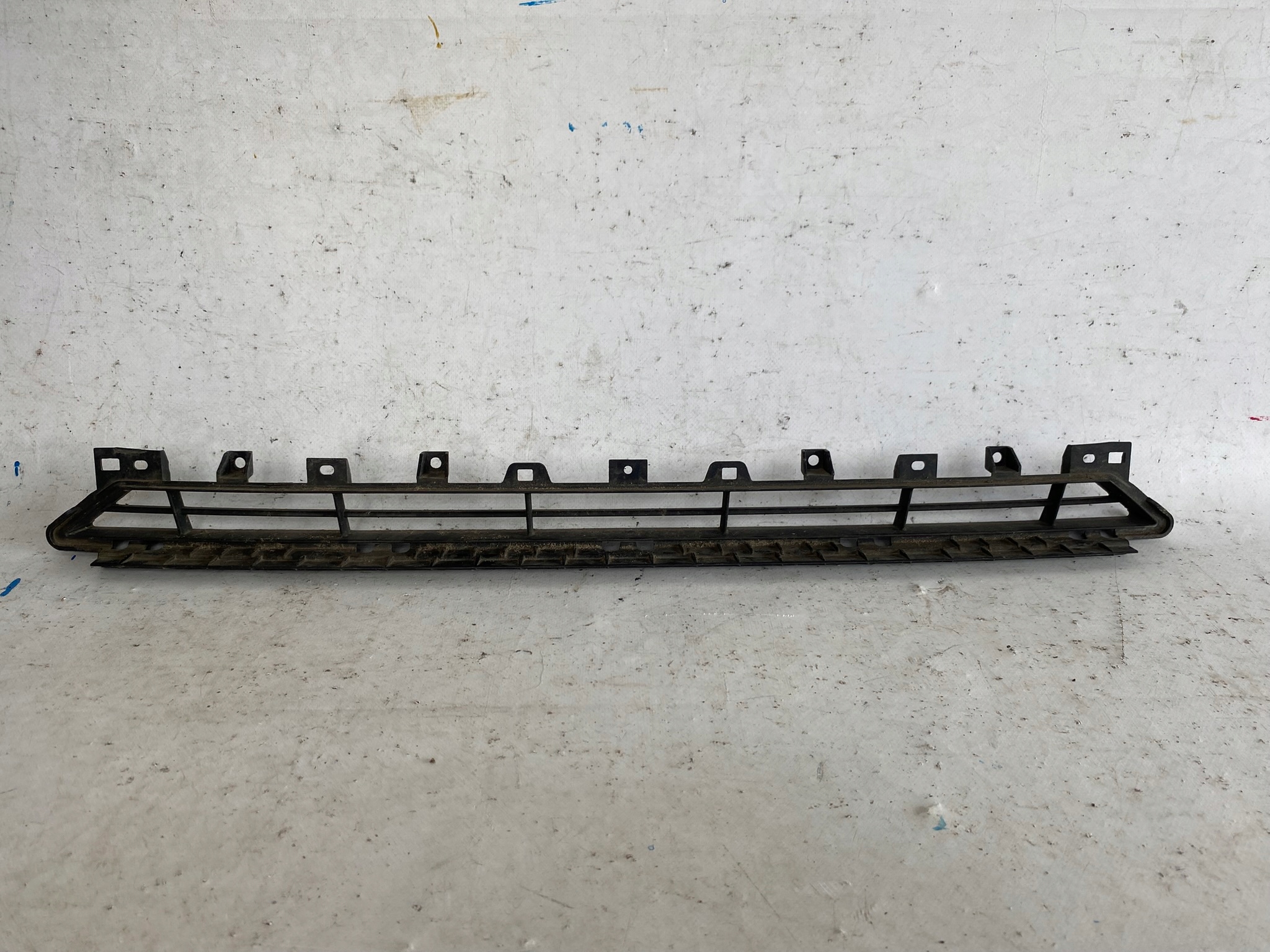 AUDI A1 8X 15- grid of a bumper central front lower 8XA807683