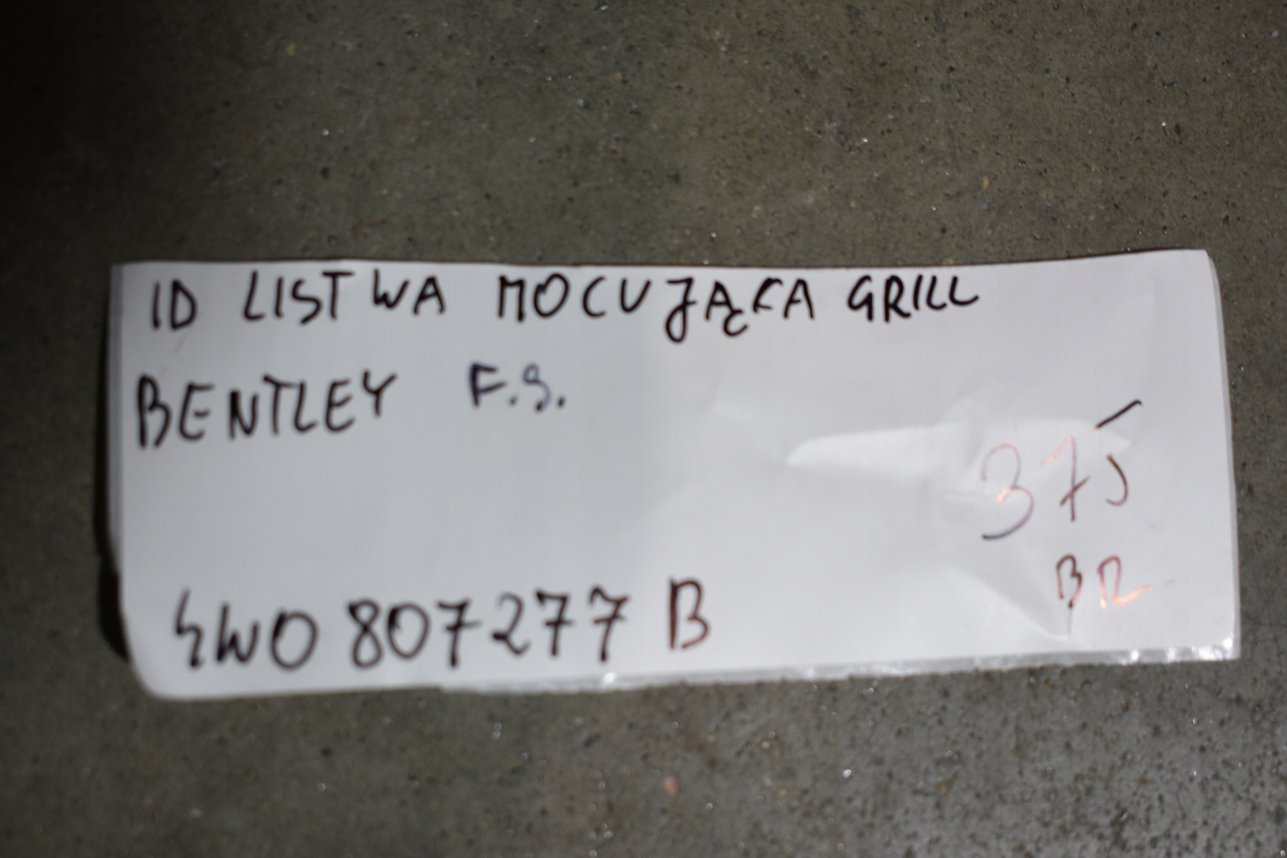 IDEALNA lista MOCUJACA hűtőrács BENTLEY FLYING SPUR 1