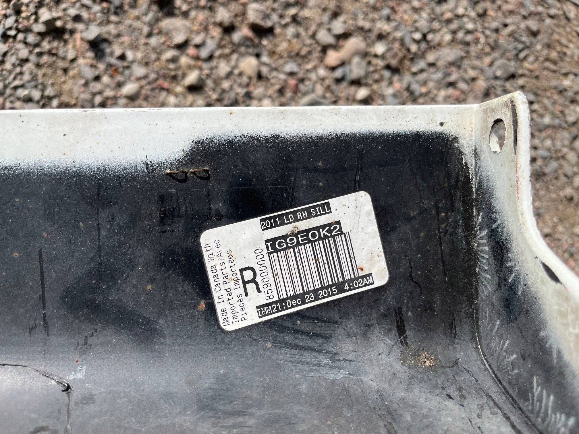 threshold right moulding cap threshold of the threshold right Dodge Charger 2015-2023