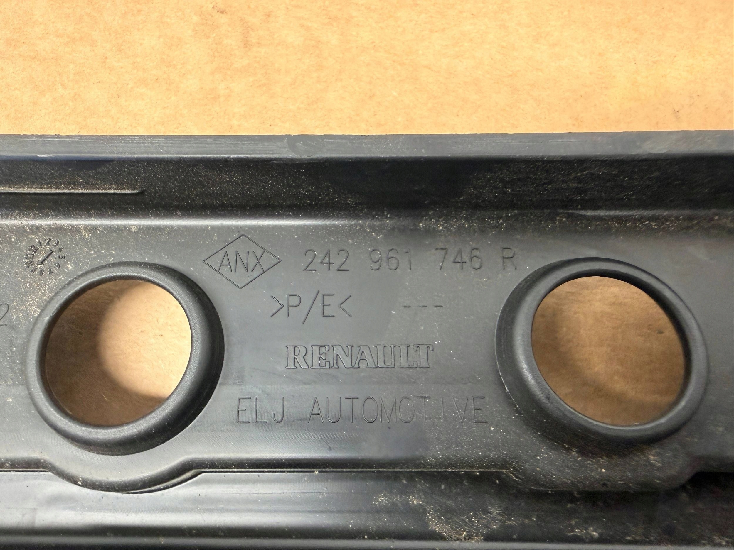 Sandero III Console 242961746R