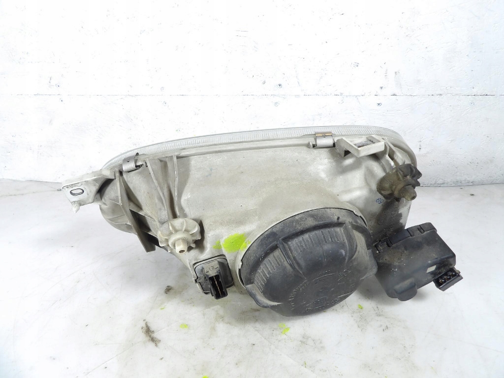 VW GOLF 3 III REFLEKTOR right 138862-00