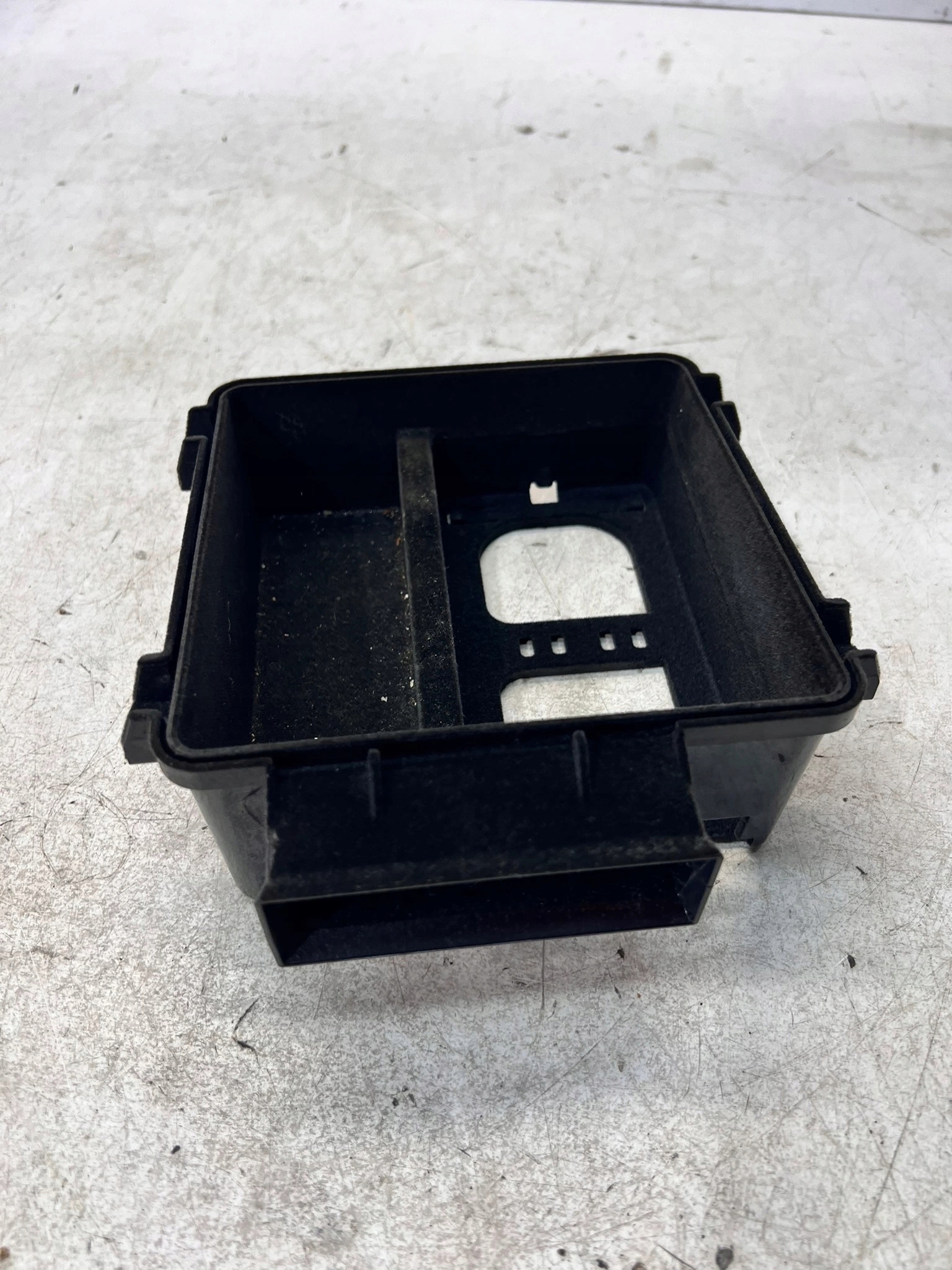 ELEMENT TUNELU SRODKOWEGO DEKOR AUDI Q7 4M 4M0864981B