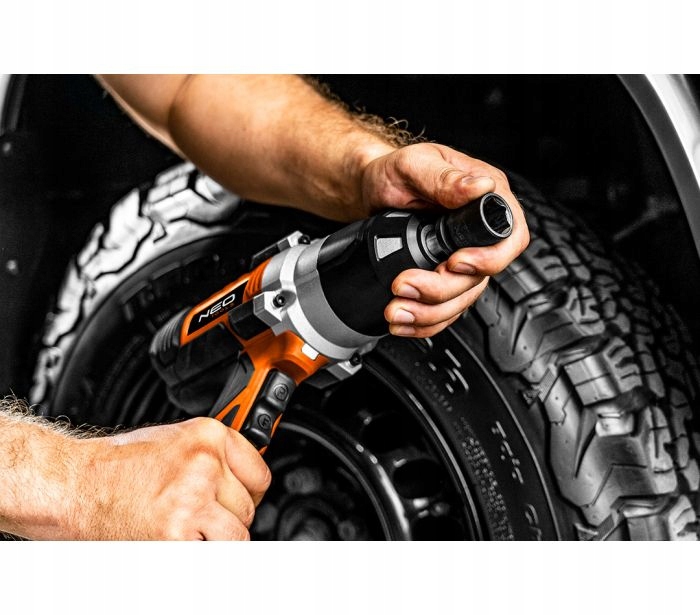 KLUCZ UDAROWY ELEKTRYCZNY 1/2'' 950Nm + 4 NASADKI Marka Neo Tools