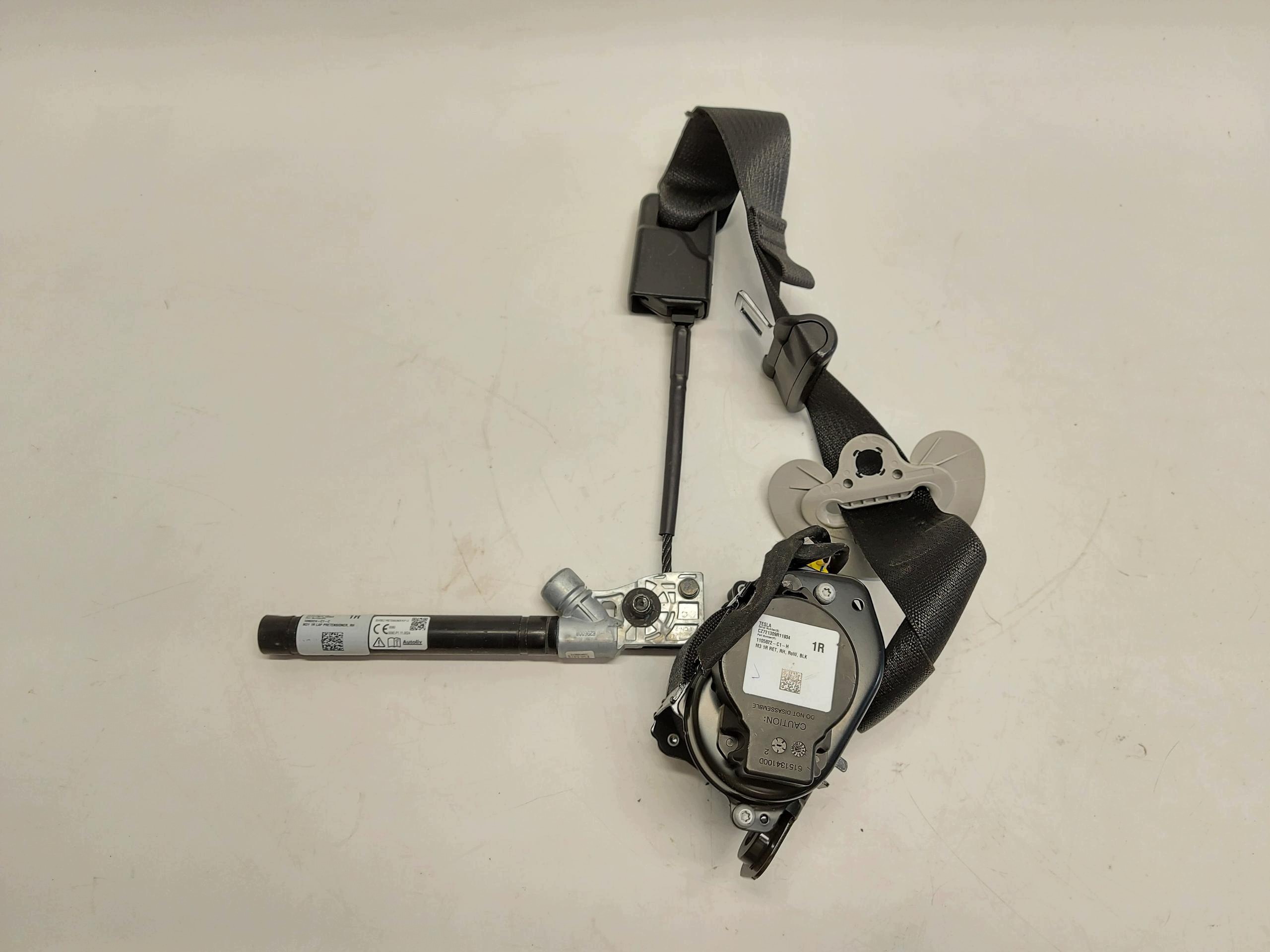 TESLA MODEL 3 2022r tension belt safety front right 1090324-C1-C