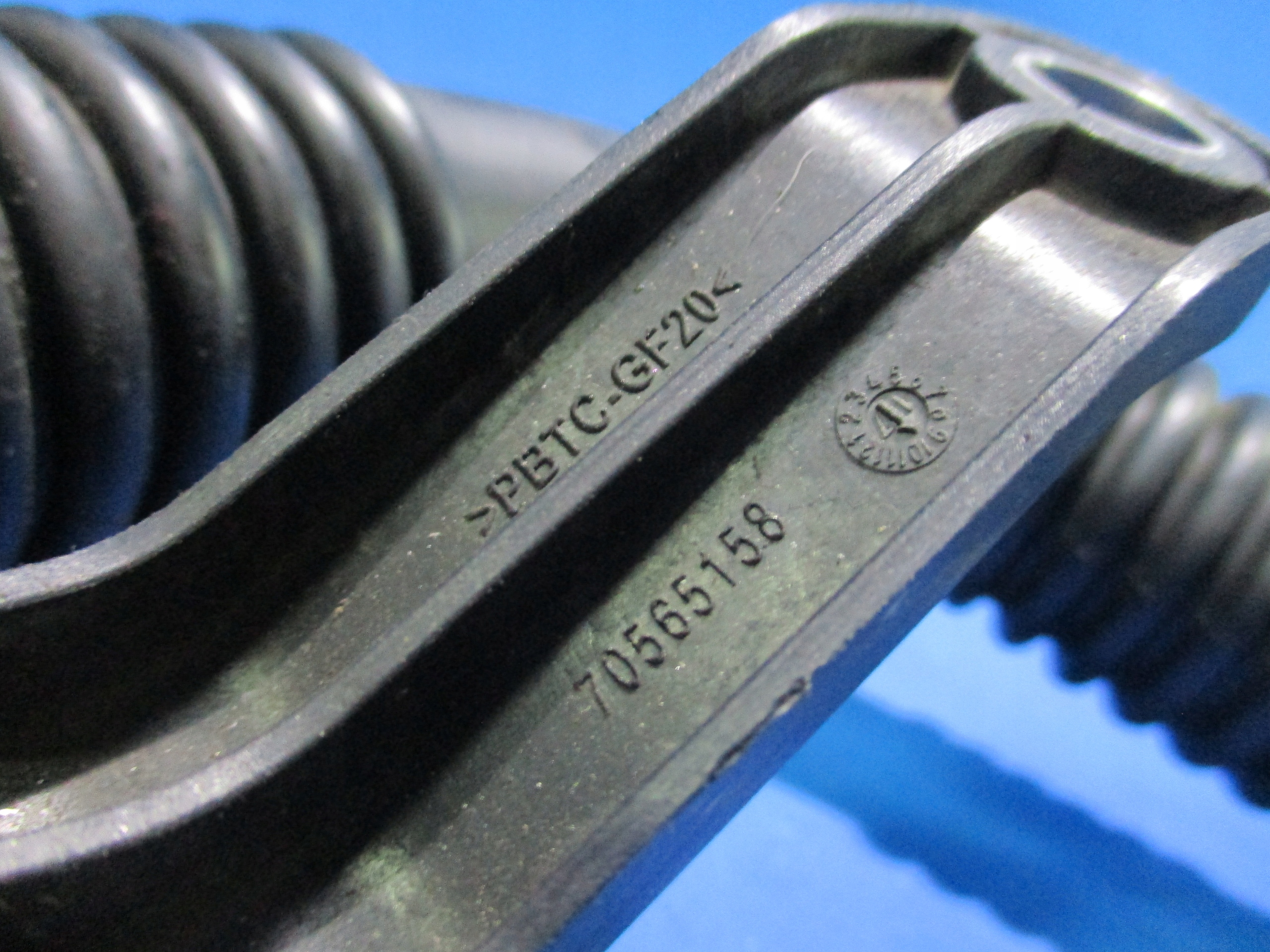 RURA PRZEWÓD INTERCOOLERA RENAULT CAPTUR I 70565158 Producent części Renault