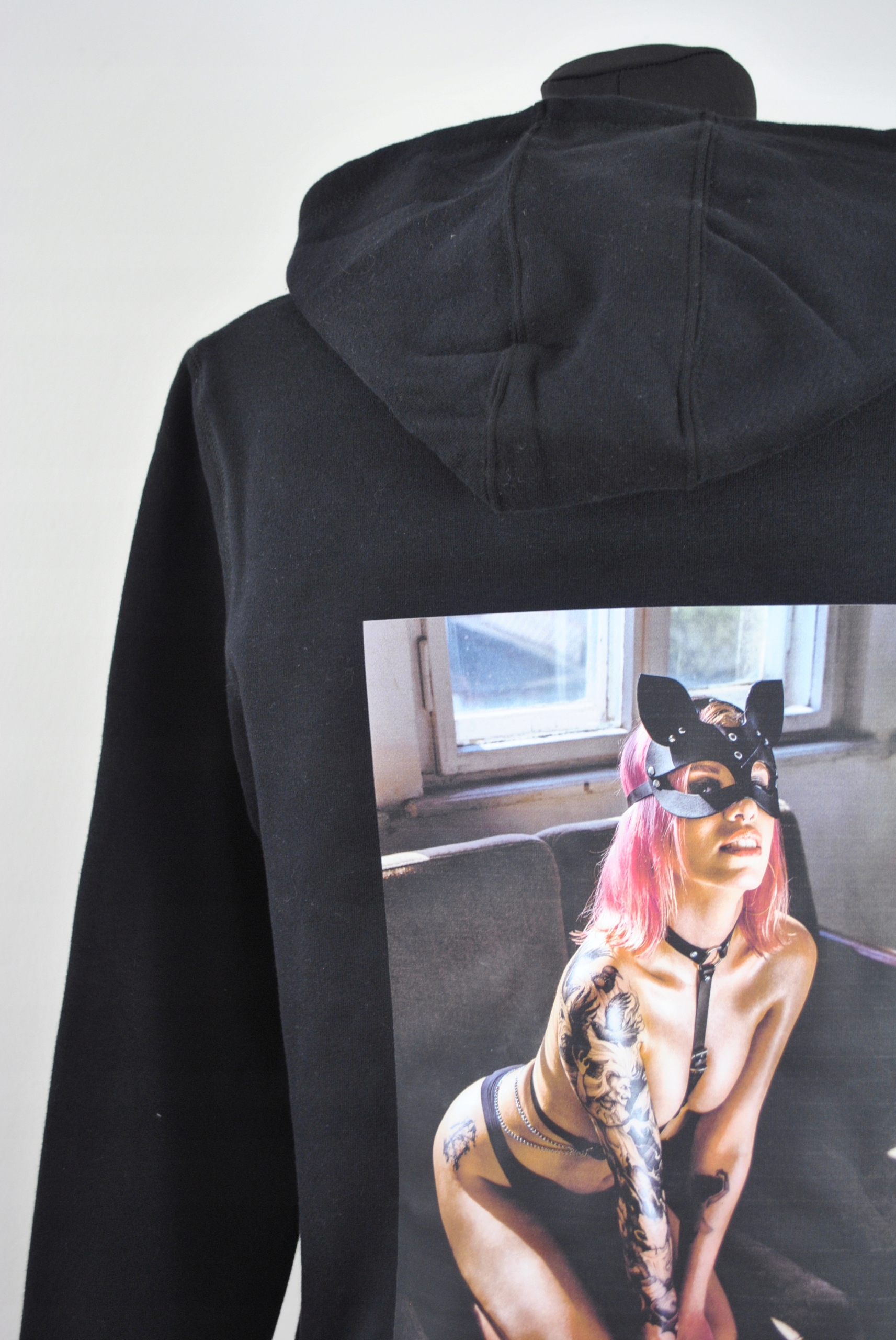 Mikina s kapucí s sexy potiskem, černá, pohodlná, velikost L