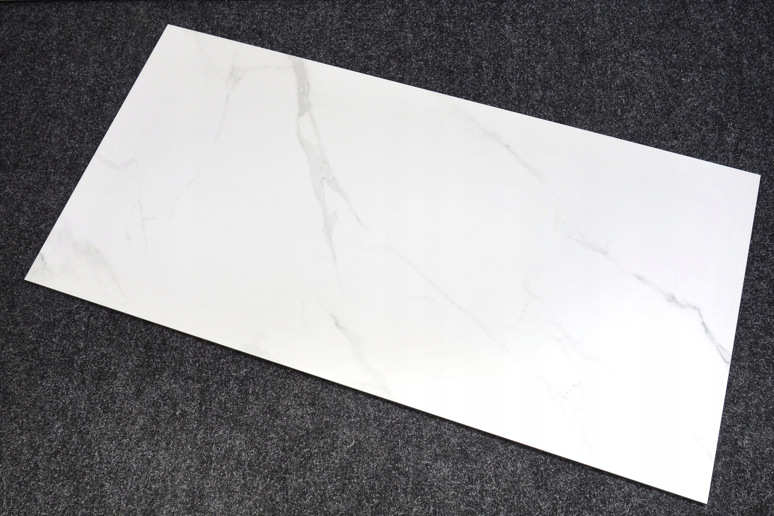 GRES MARMUROPODOBNY PŁYTKI BIAŁE WHITE 60X120cm MATOWE CALACATTA CARRARA Długość 120 cm