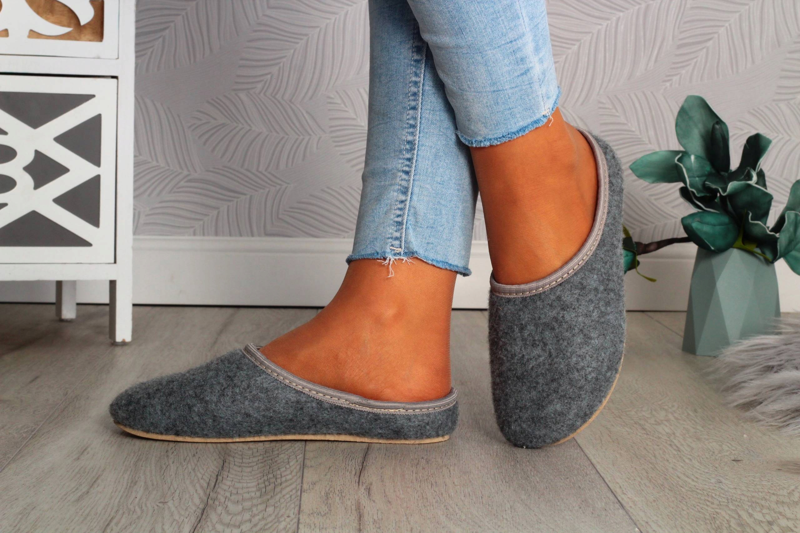 BAMBOSZE POLSKIE DAMSKIE FILC LEKKIE WYGODNE SZARE Rozmiar 38