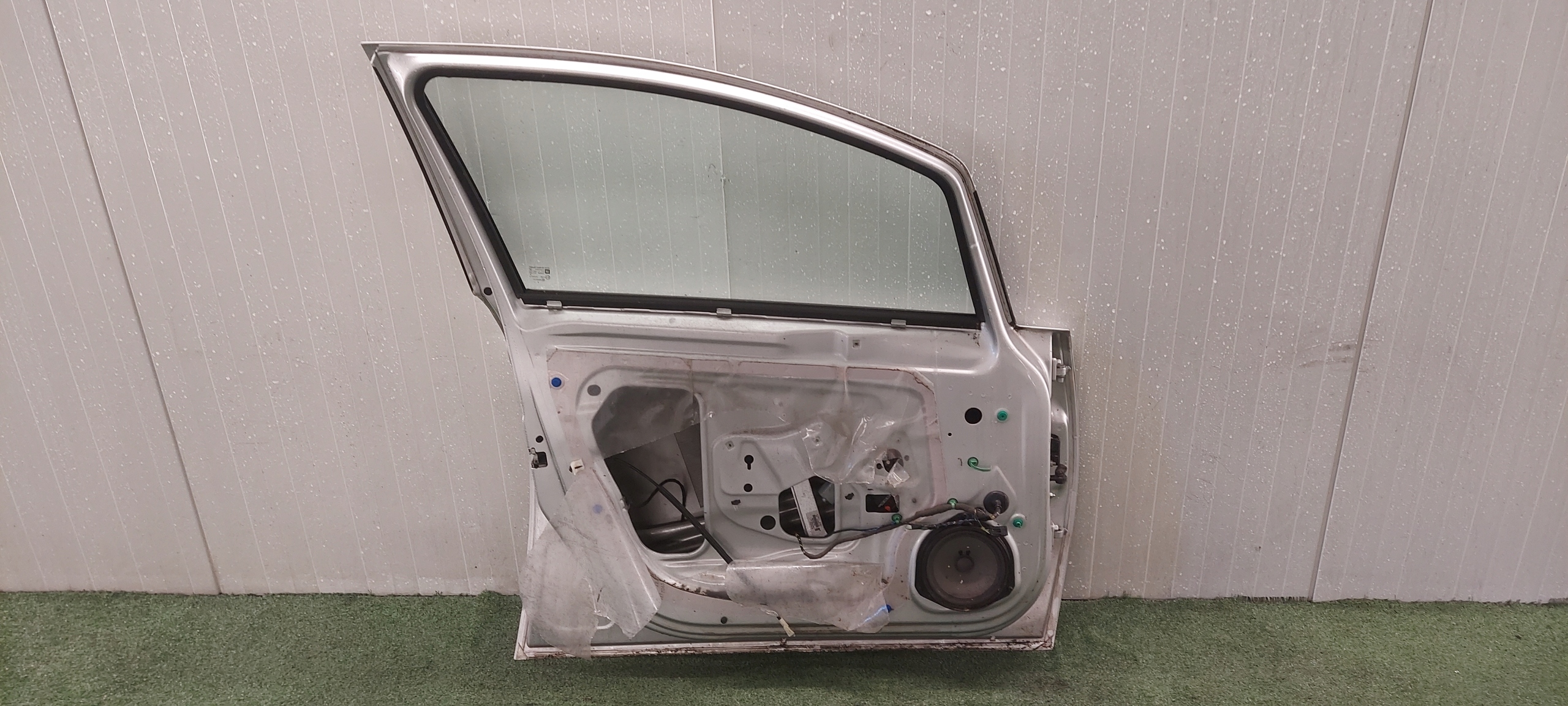 dveře levý předek OPEL CORSA E LAK: Z176