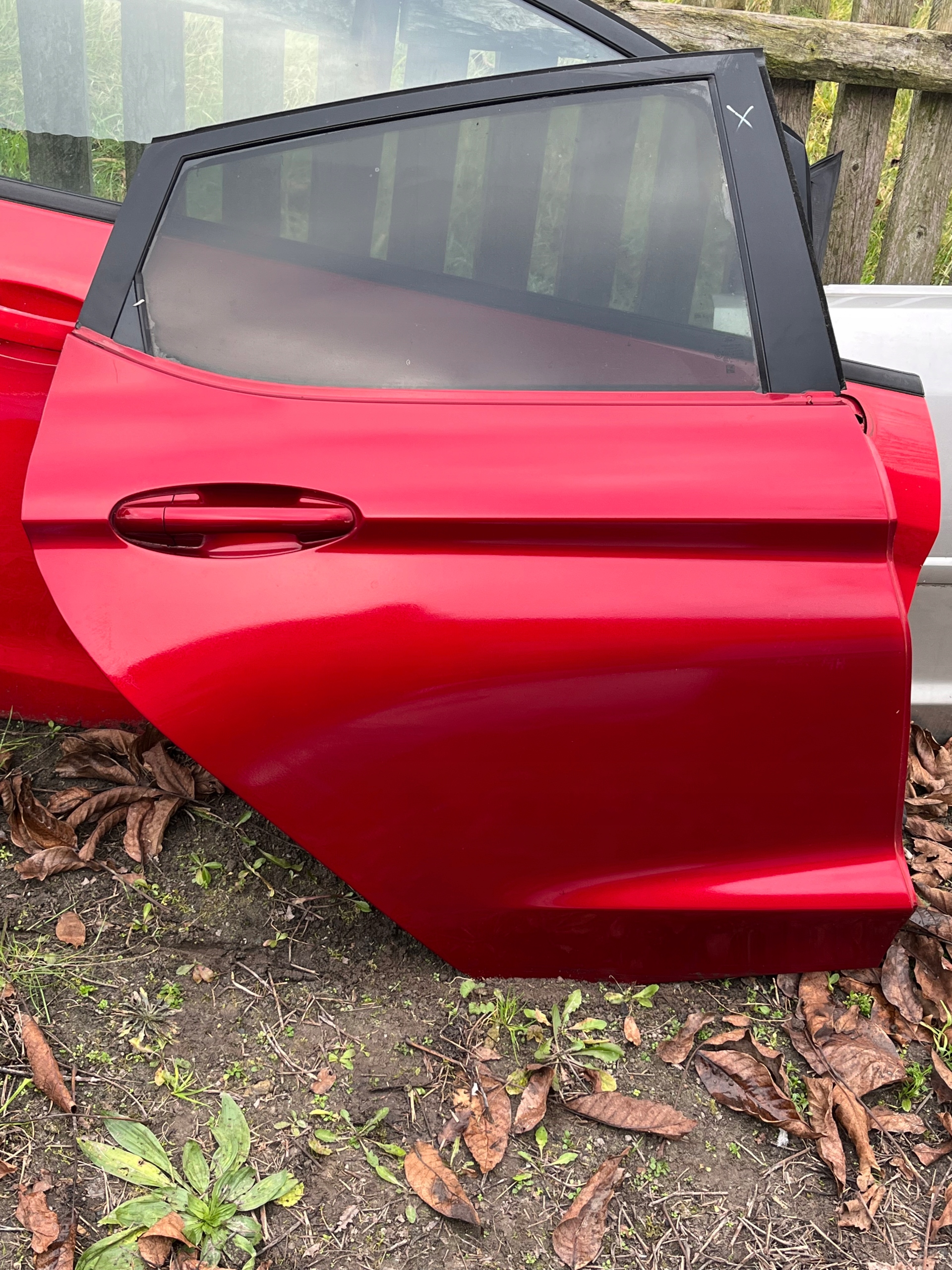 дверь правая зад FORD Fiesta mk8 2018 RED 2019 2020 2021 2022