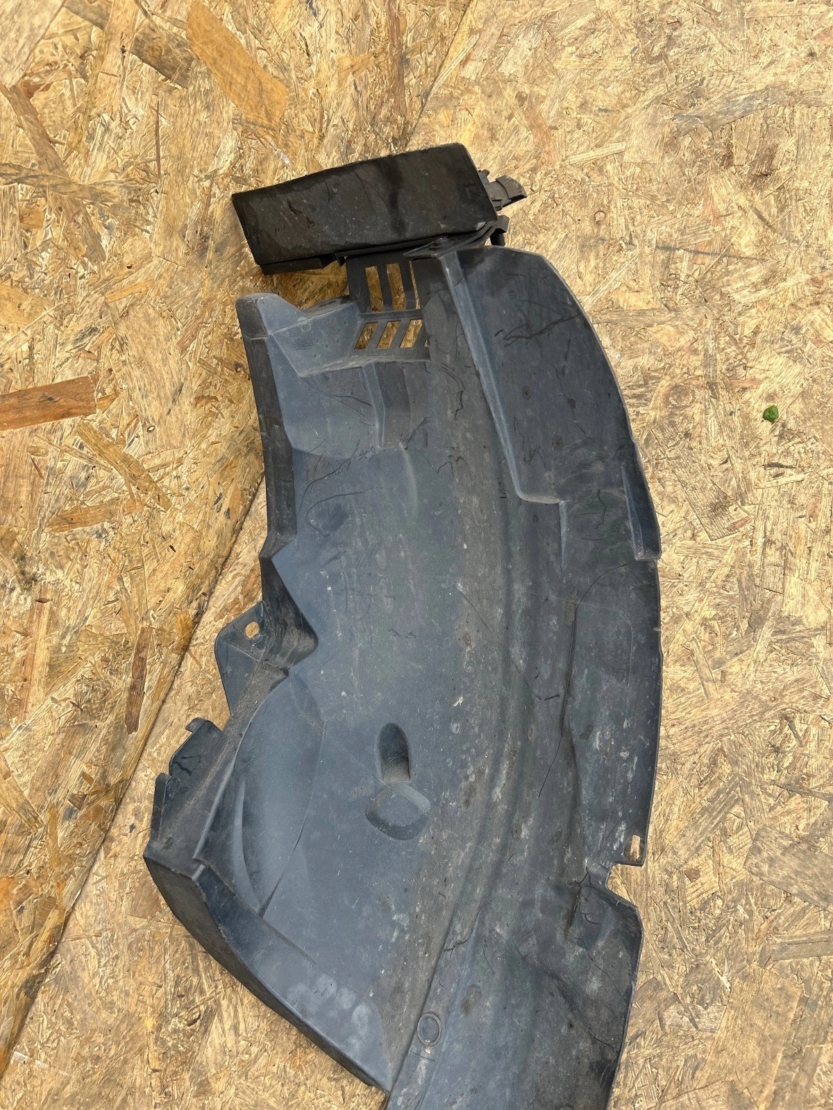 mudguard left front Dacia Sandero Stepway II