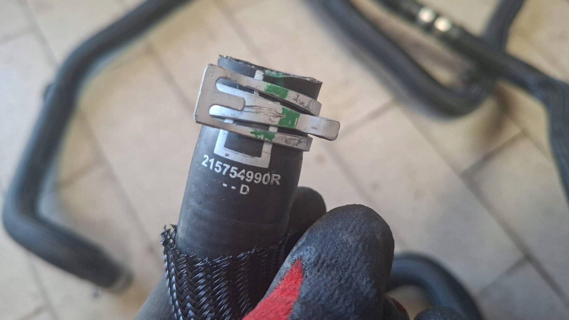 vedení hadice vody Renault 4 5 E-Tech 215754990R