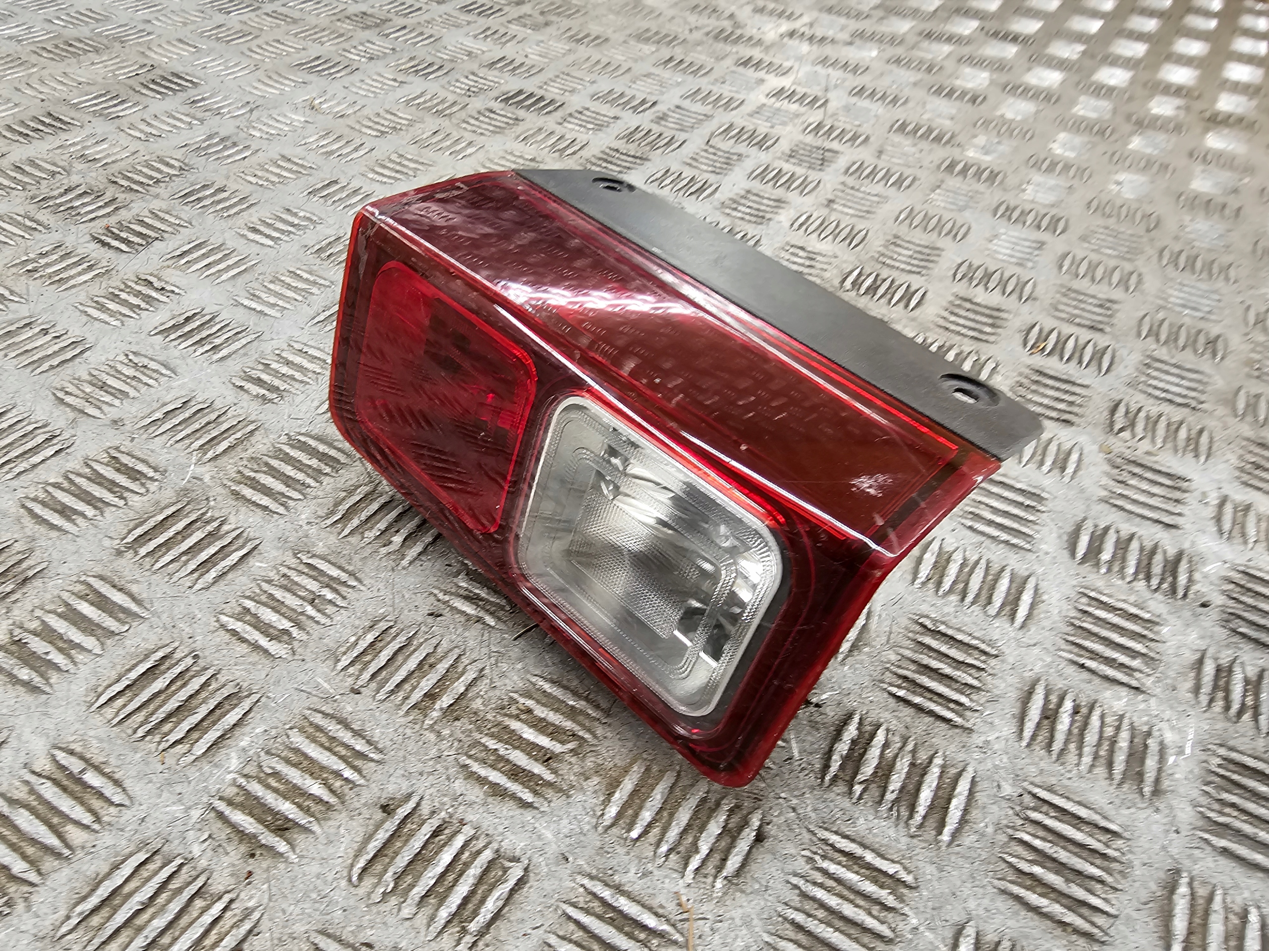 RENAULT TRAFIC III VIVARO B light rear part right lower rear 265598103R