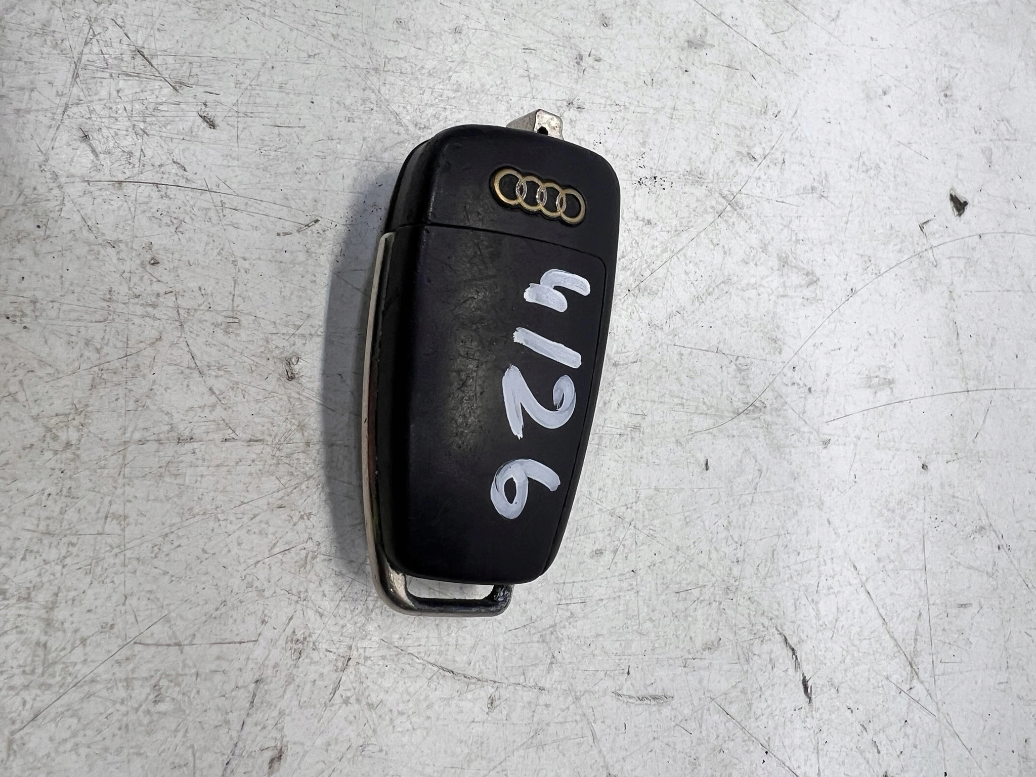 key PILOT SCYZORYK AUDI A3 8P 8P0837220D 4/26